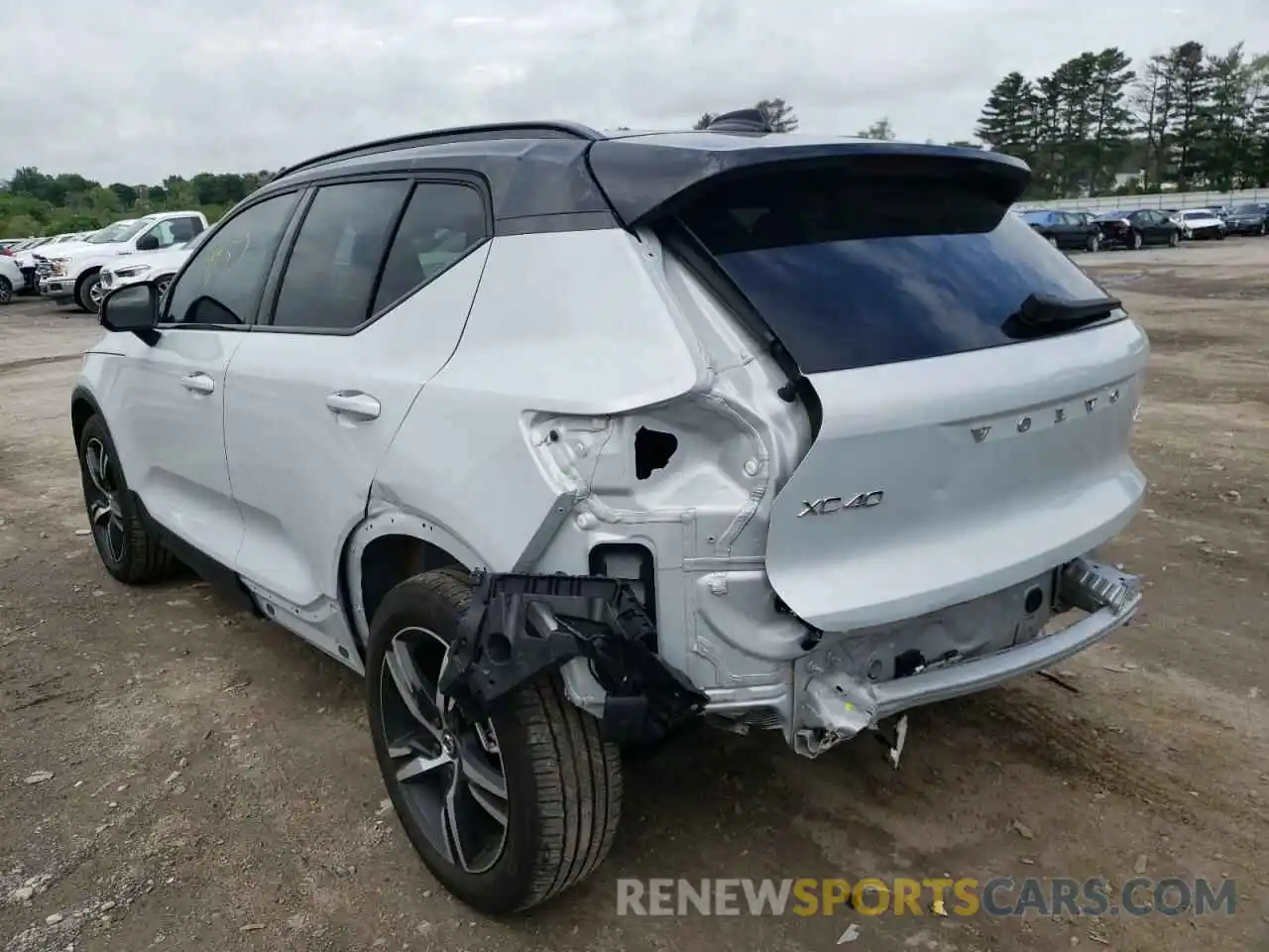 3 Photograph of a damaged car YV4162UM5M2545520 VOLVO XC40 2021