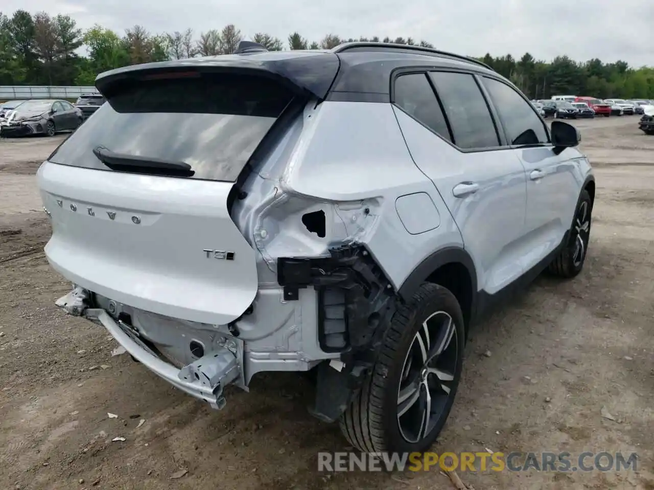 4 Photograph of a damaged car YV4162UM5M2545520 VOLVO XC40 2021