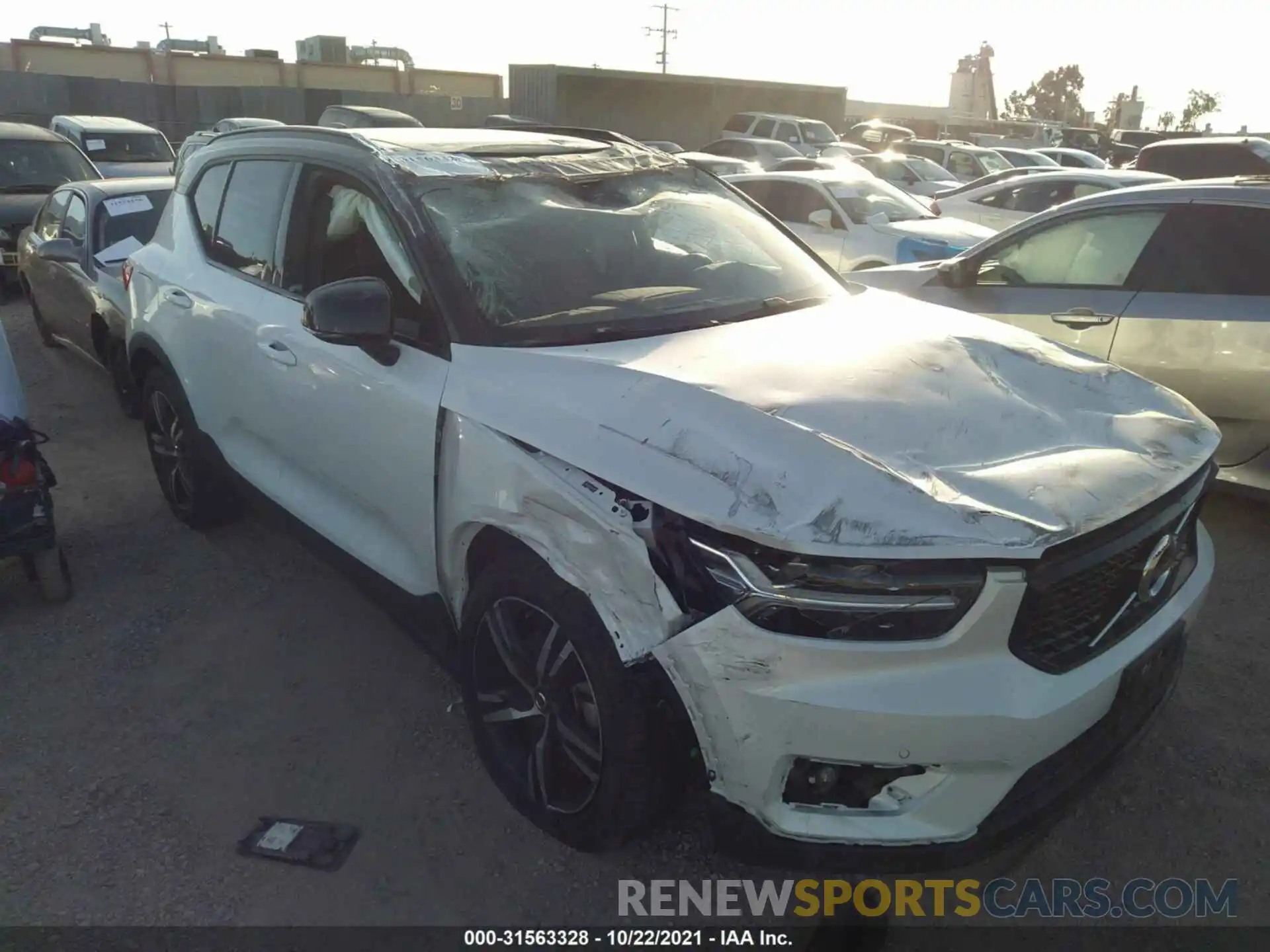 1 Photograph of a damaged car YV4162UM5M2577433 VOLVO XC40 2021