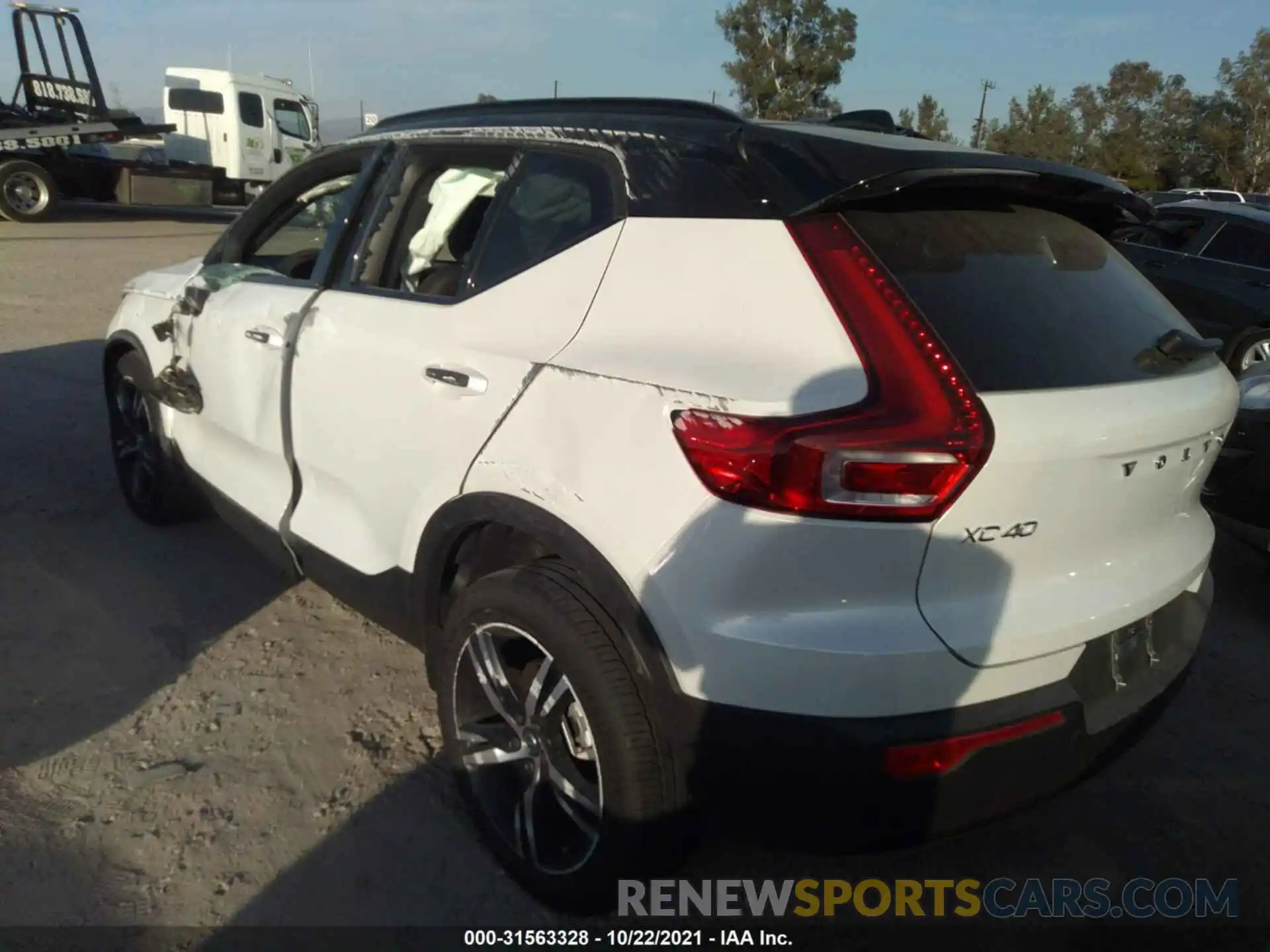 3 Photograph of a damaged car YV4162UM5M2577433 VOLVO XC40 2021