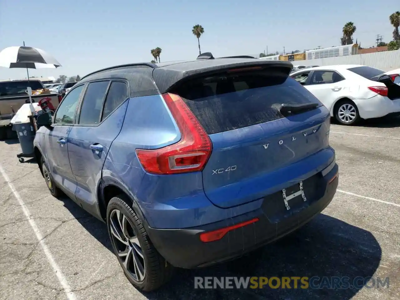 3 Photograph of a damaged car YV4162UM6M2416928 VOLVO XC40 2021