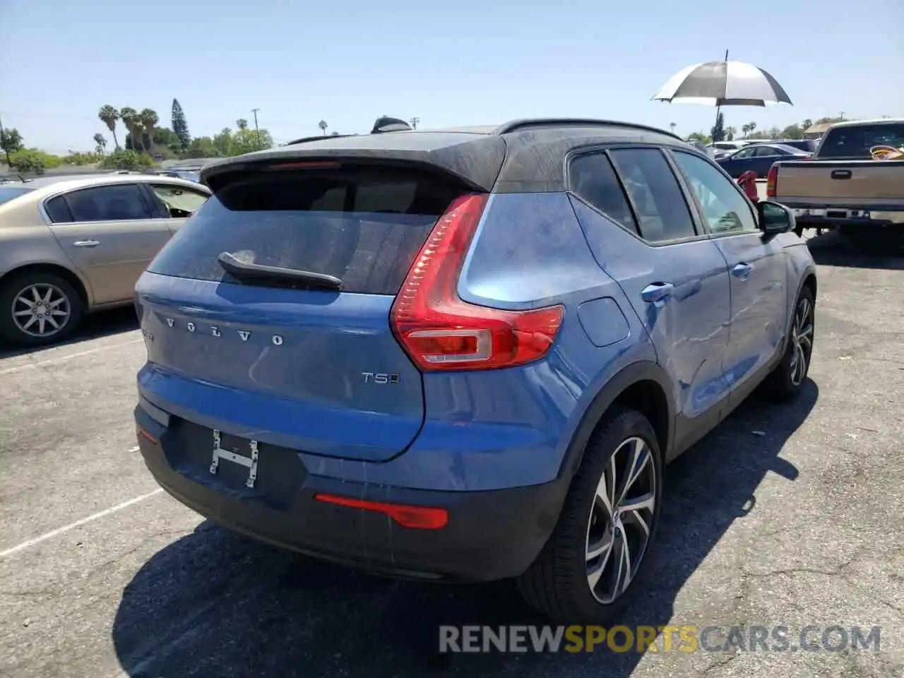 4 Photograph of a damaged car YV4162UM6M2416928 VOLVO XC40 2021