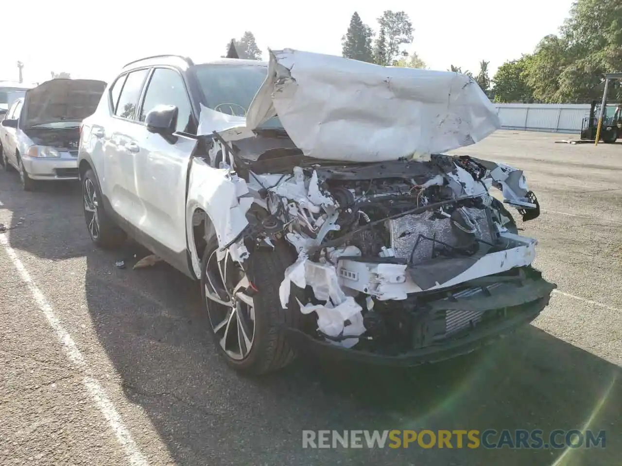 1 Photograph of a damaged car YV4162UM6M2442364 VOLVO XC40 2021