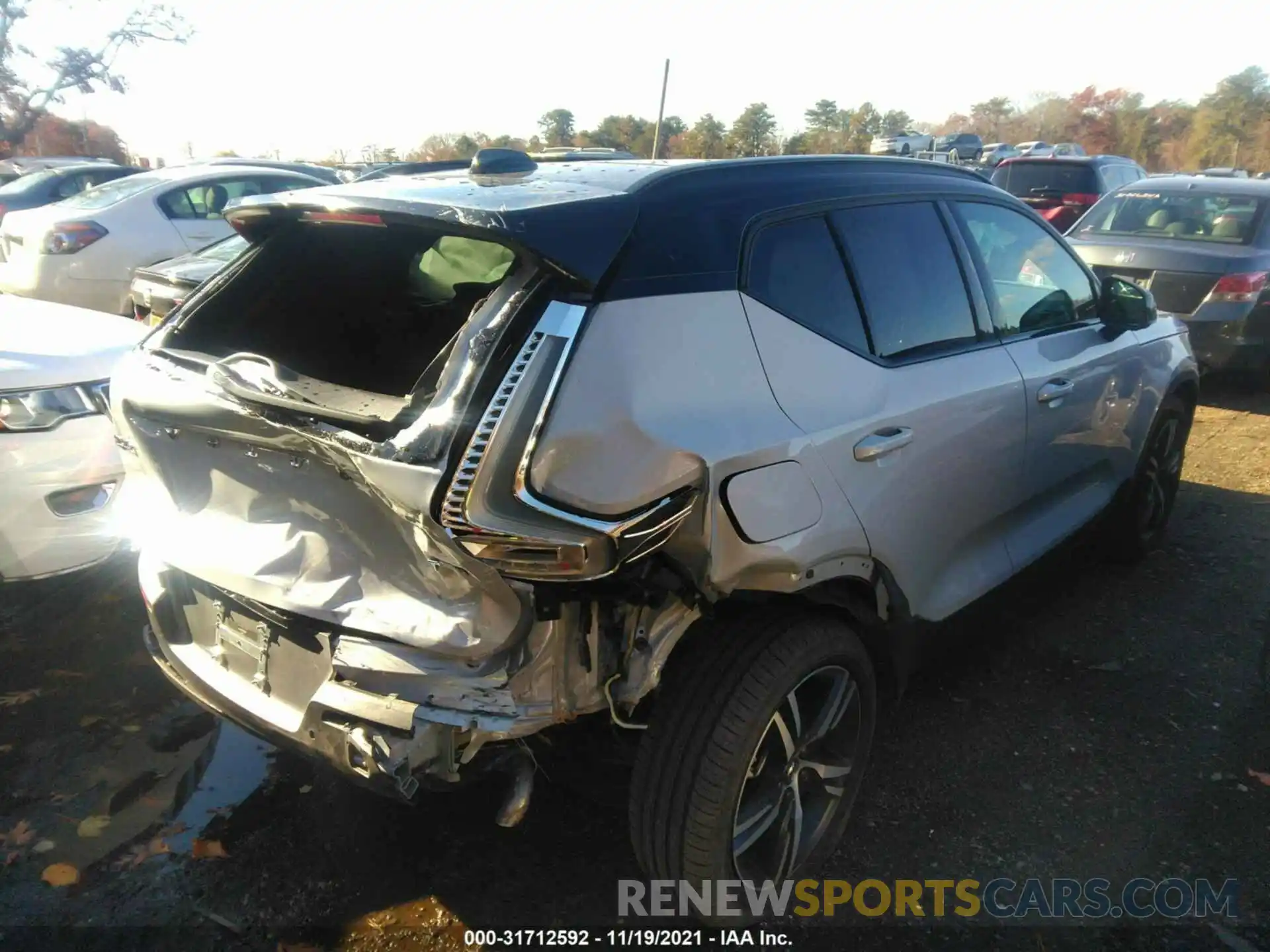 4 Photograph of a damaged car YV4162UM6M2468236 VOLVO XC40 2021