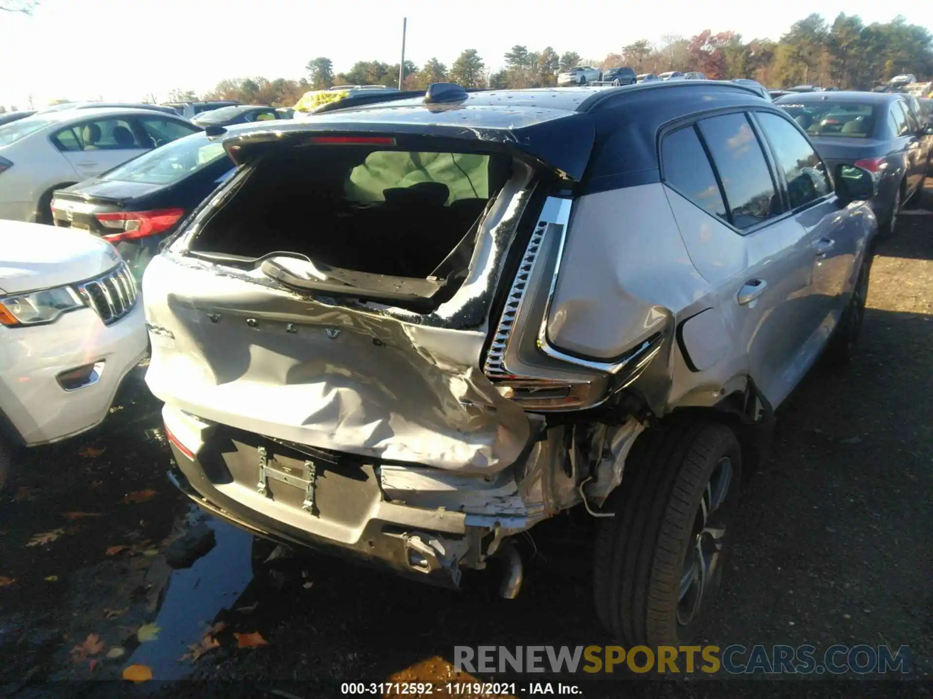 6 Photograph of a damaged car YV4162UM6M2468236 VOLVO XC40 2021