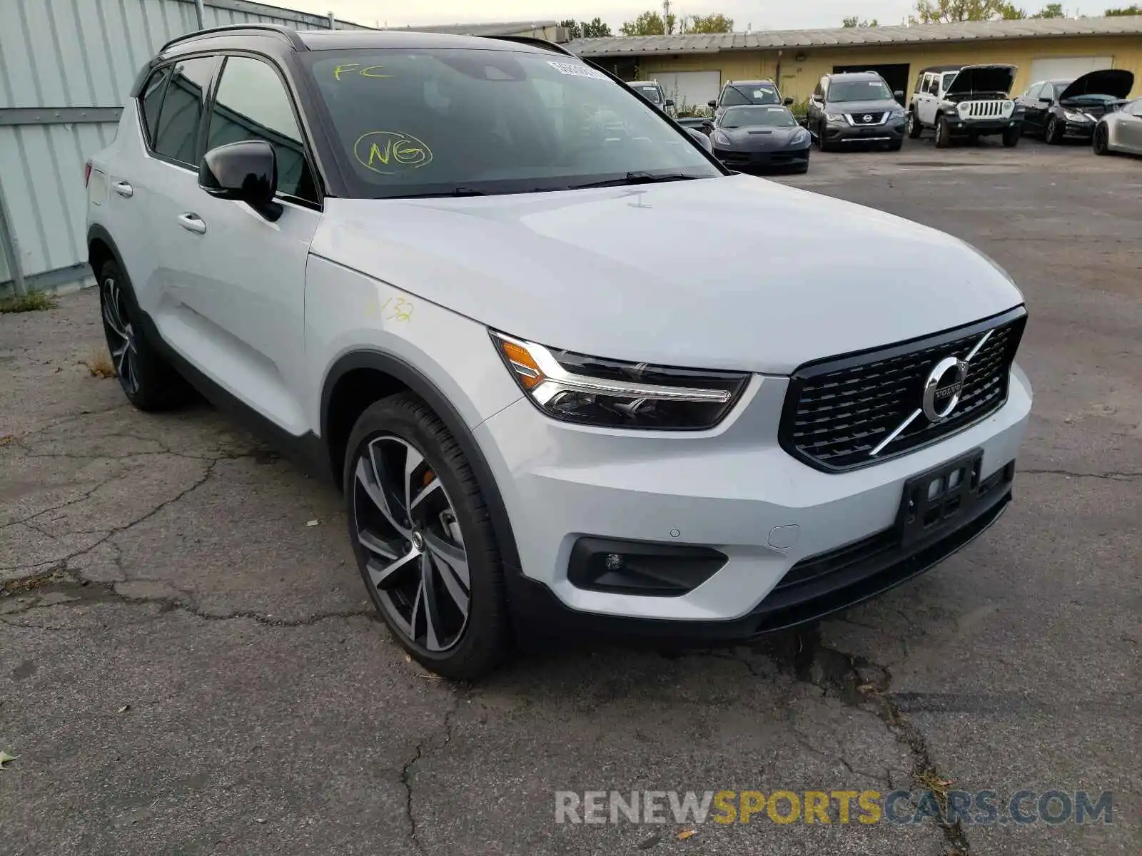 1 Photograph of a damaged car YV4162UM6M2471587 VOLVO XC40 2021