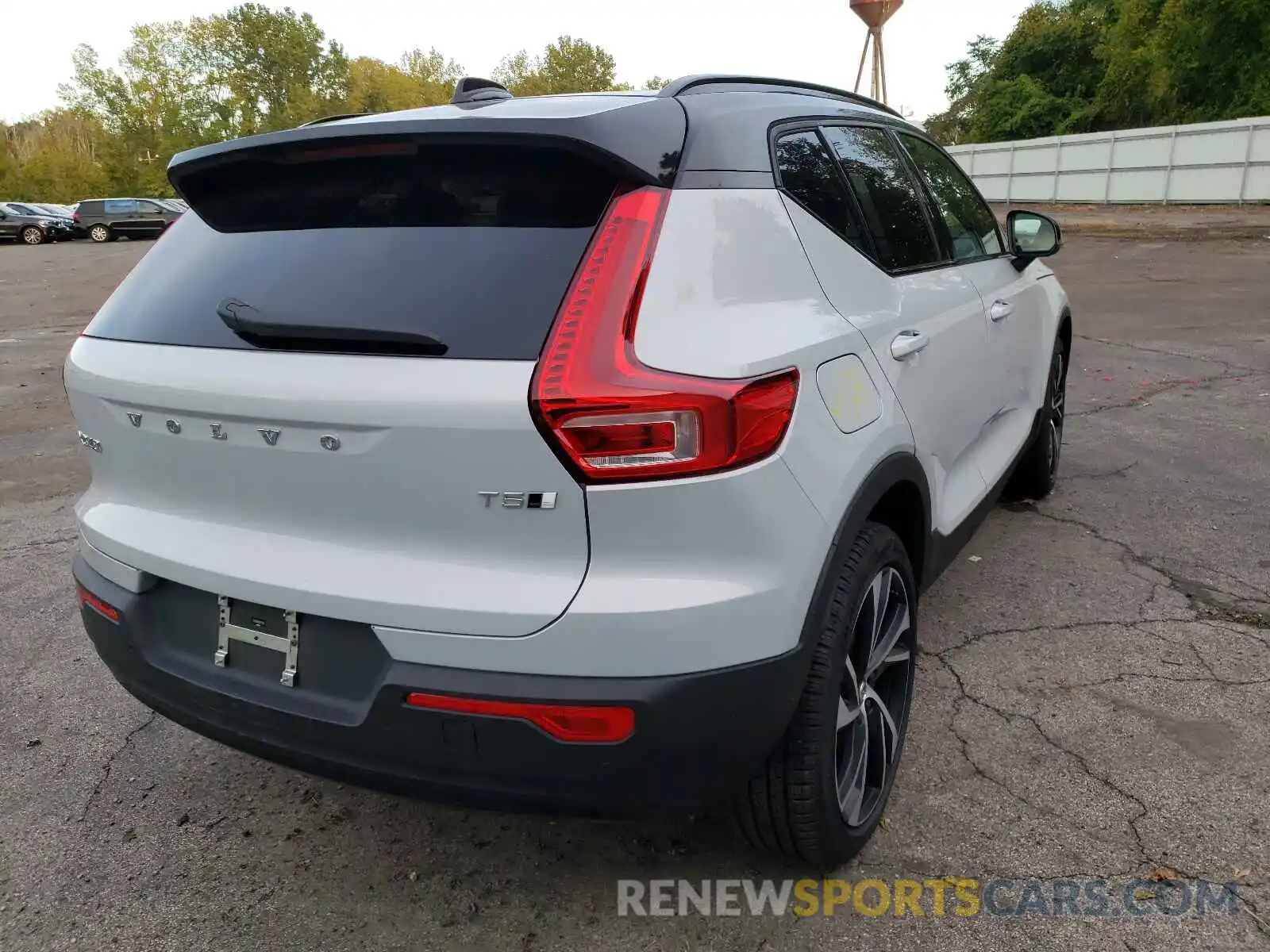 4 Photograph of a damaged car YV4162UM6M2471587 VOLVO XC40 2021