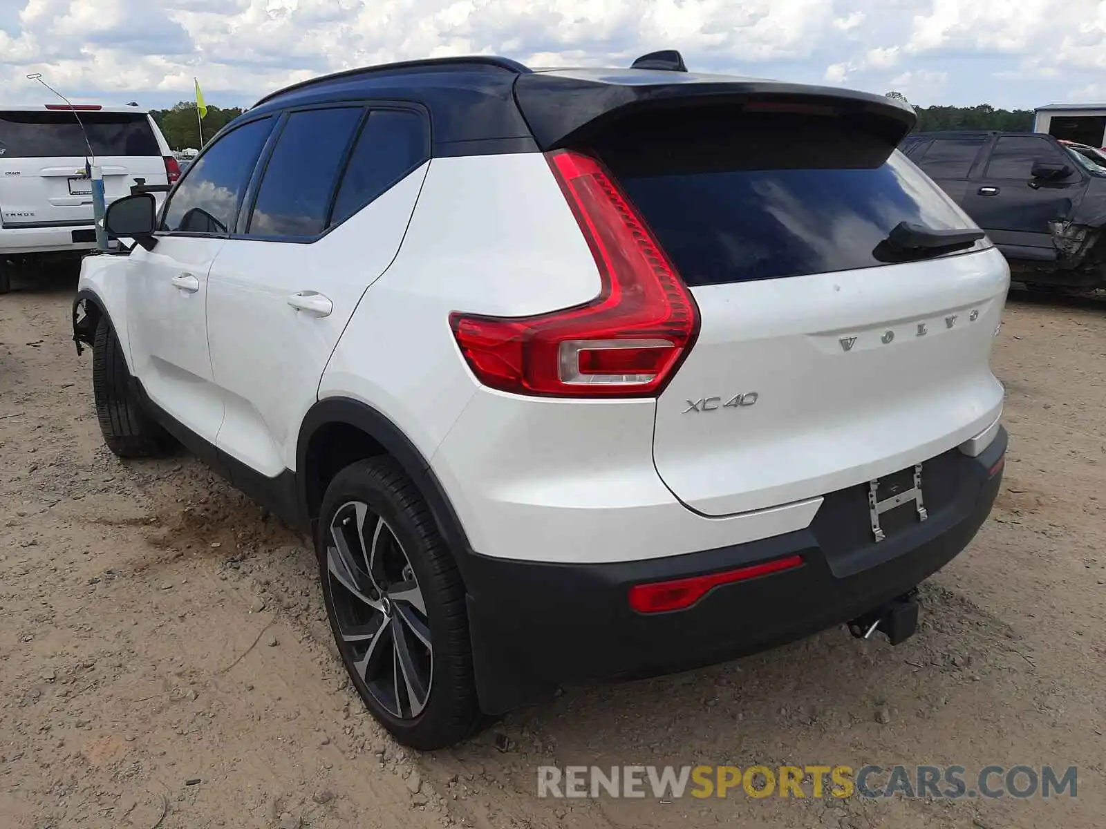 3 Photograph of a damaged car YV4162UM6M2488230 VOLVO XC40 2021