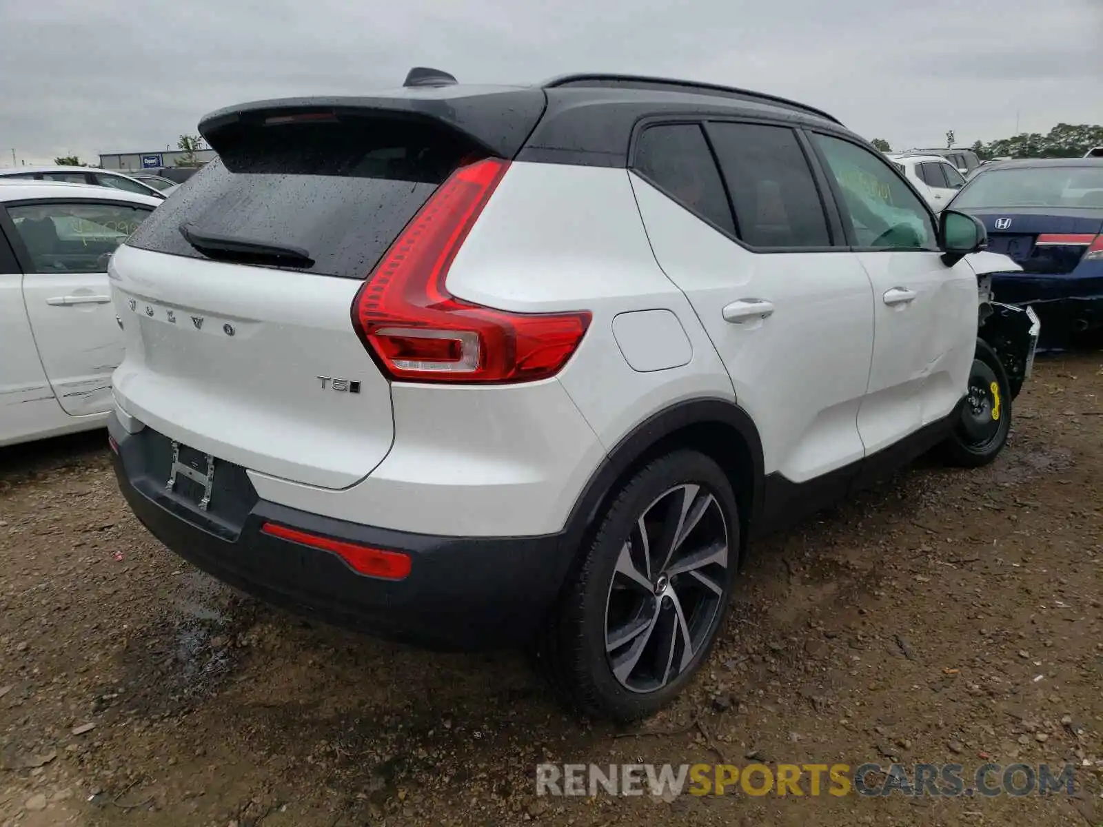 4 Photograph of a damaged car YV4162UM6M2494786 VOLVO XC40 2021