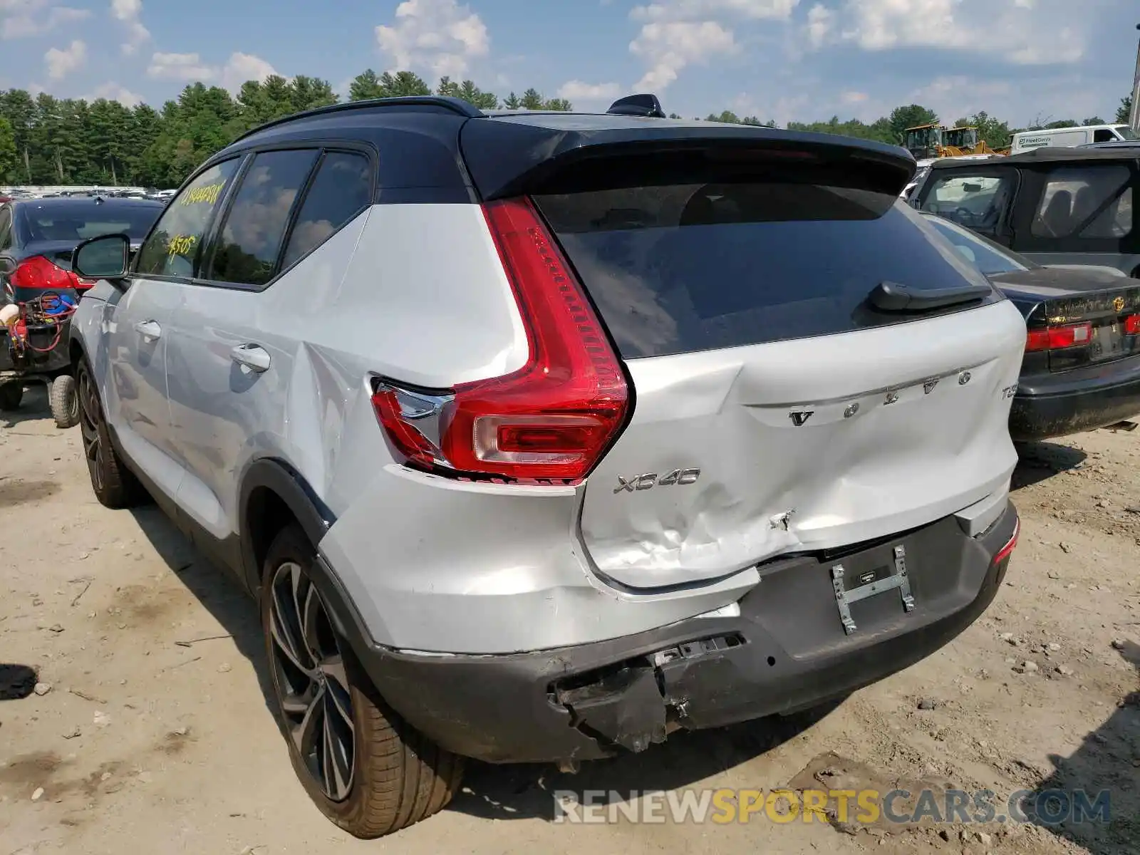 3 Photograph of a damaged car YV4162UM6M2528340 VOLVO XC40 2021