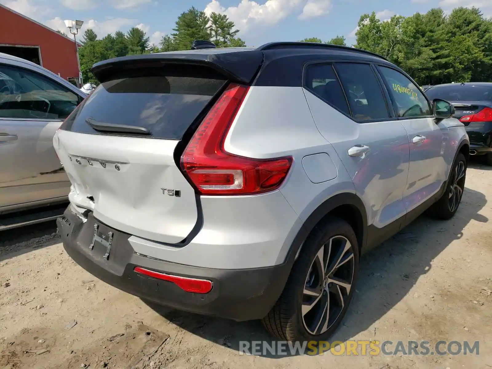 4 Photograph of a damaged car YV4162UM6M2528340 VOLVO XC40 2021