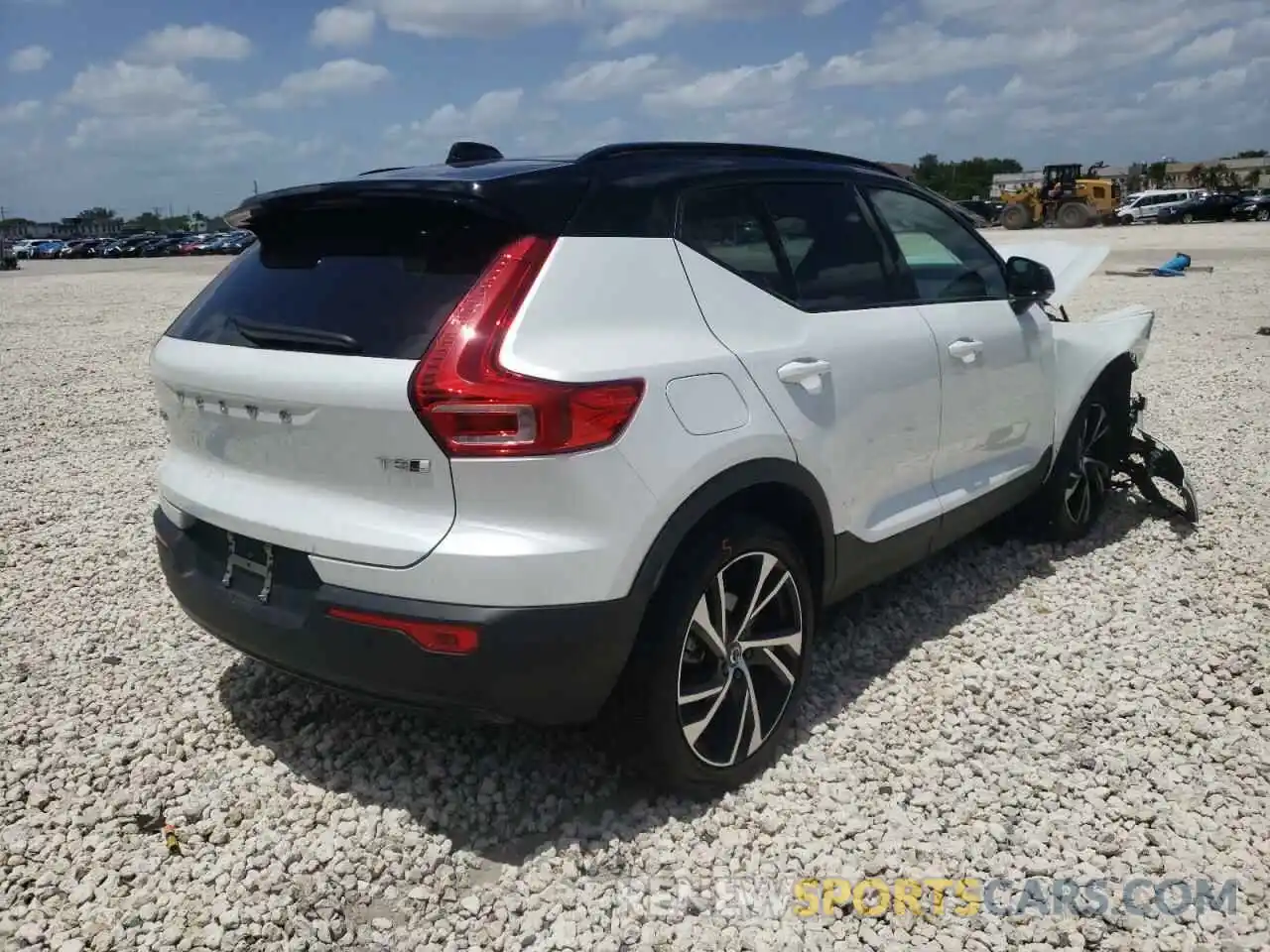 4 Photograph of a damaged car YV4162UM6M2558549 VOLVO XC40 2021