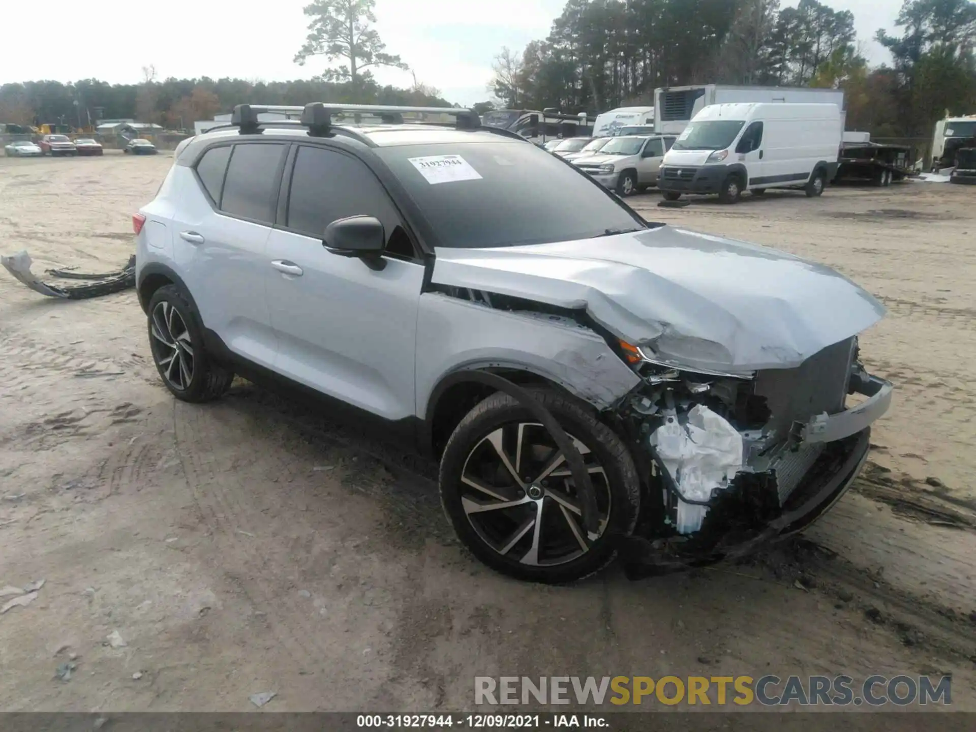 1 Photograph of a damaged car YV4162UM6M2615333 VOLVO XC40 2021