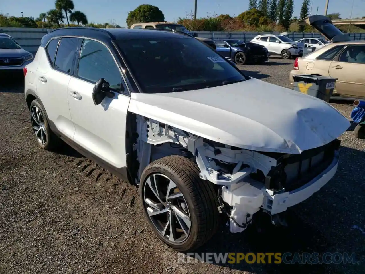 1 Photograph of a damaged car YV4162UM7M2418476 VOLVO XC40 2021