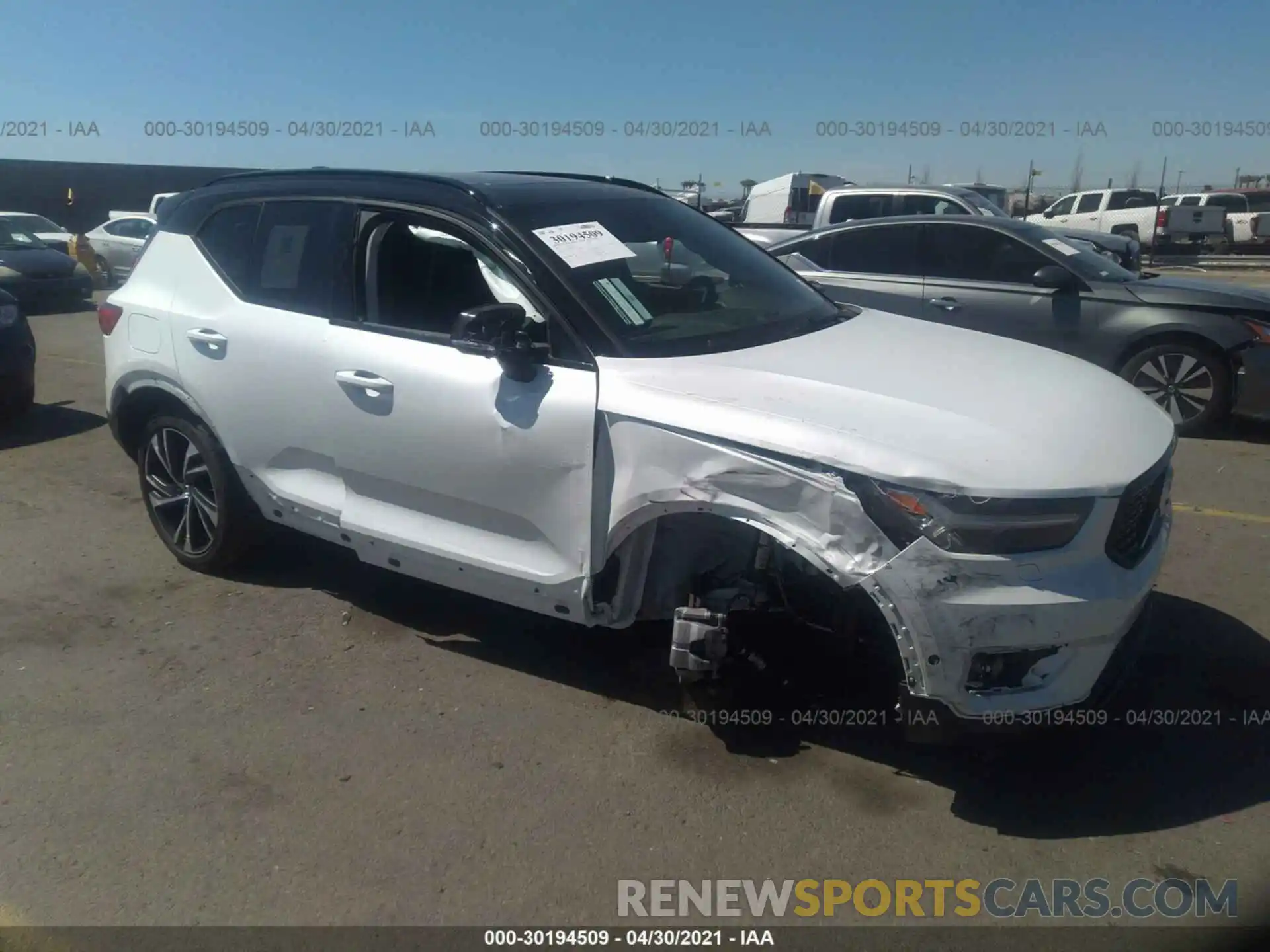 1 Photograph of a damaged car YV4162UM7M2428151 VOLVO XC40 2021