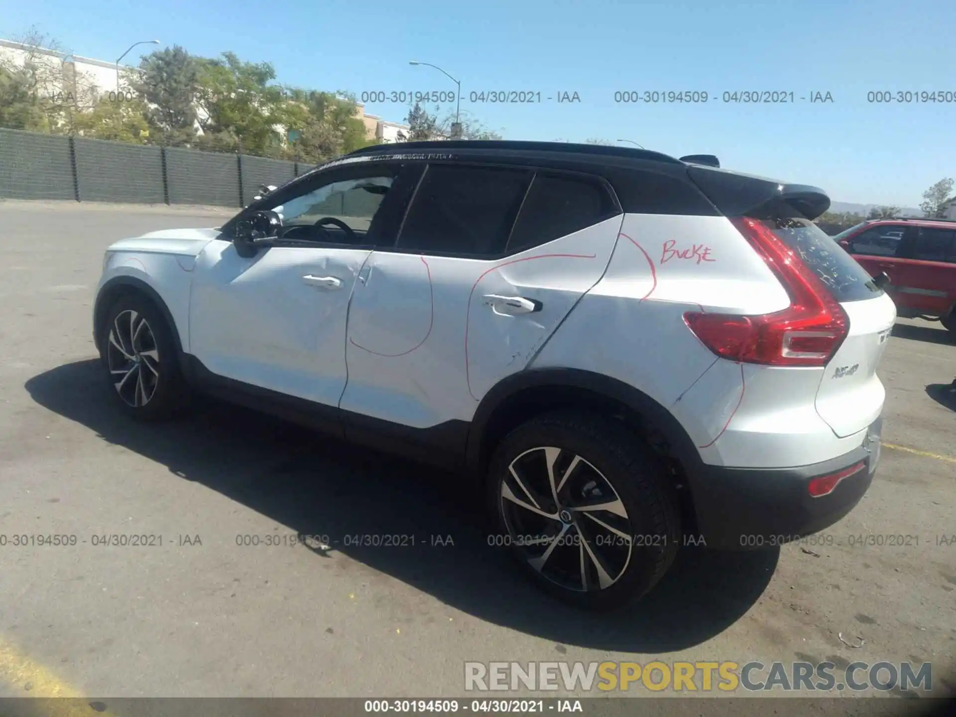 3 Photograph of a damaged car YV4162UM7M2428151 VOLVO XC40 2021