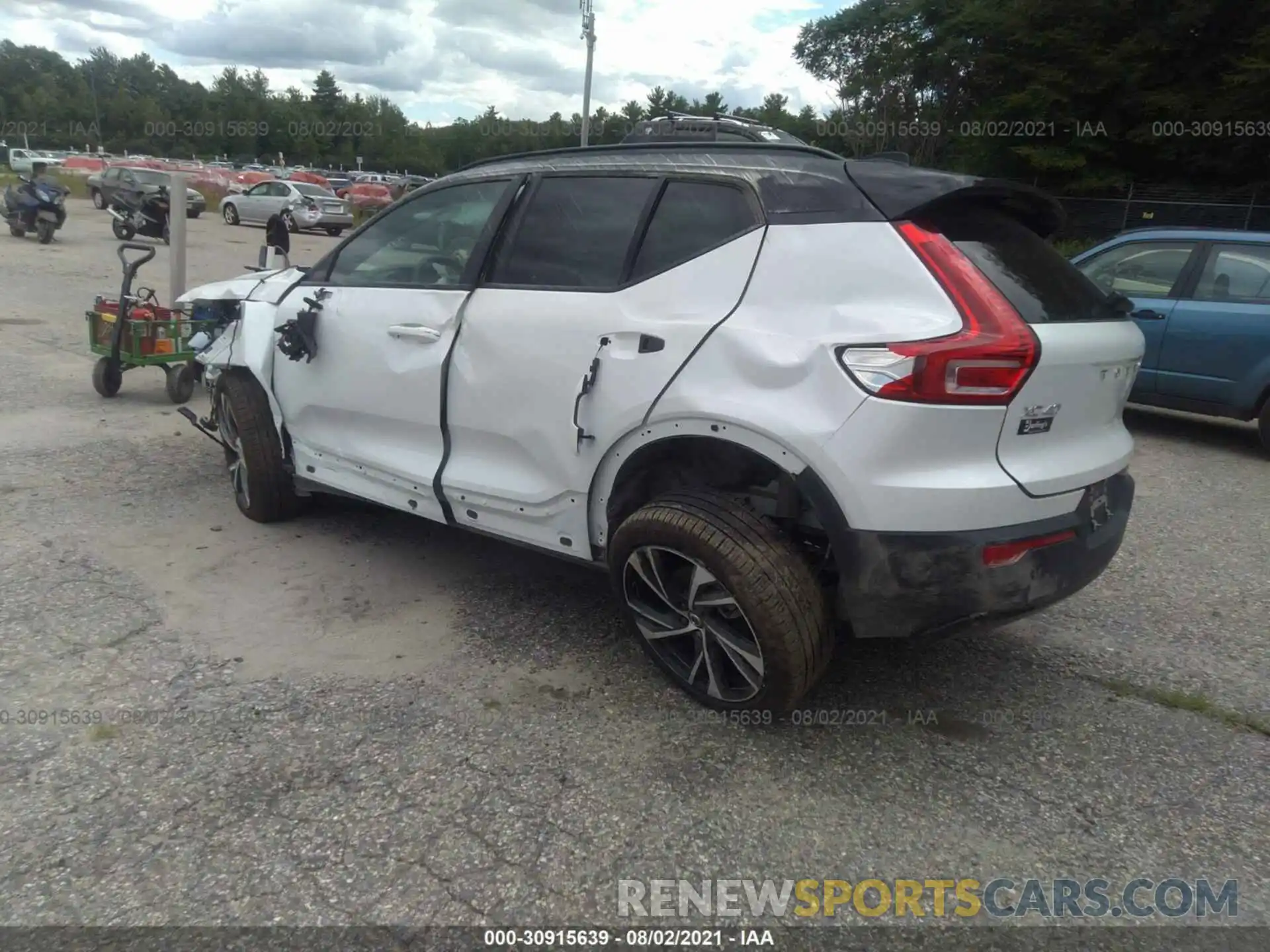 3 Photograph of a damaged car YV4162UM7M2459447 VOLVO XC40 2021