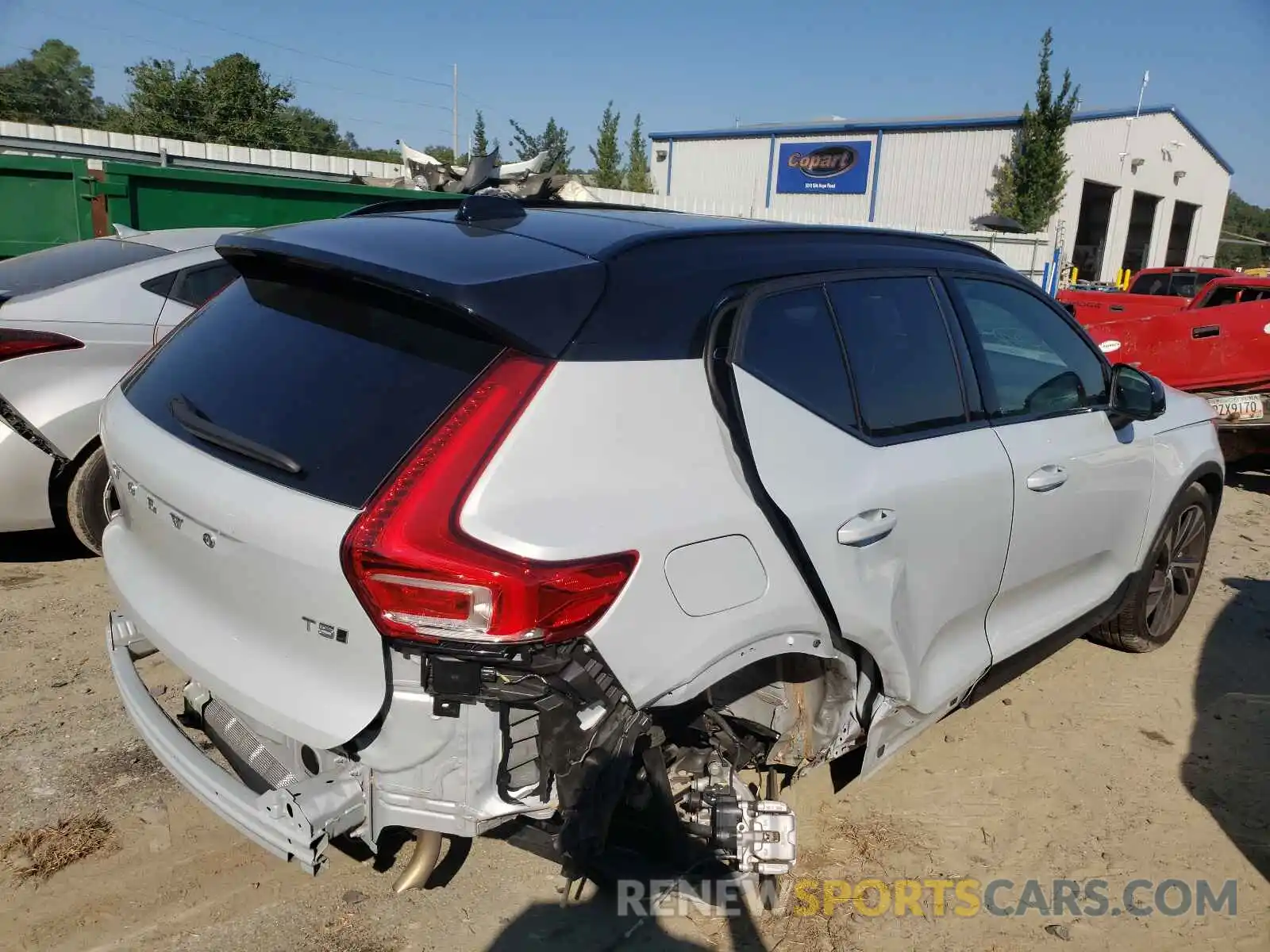 4 Photograph of a damaged car YV4162UM7M2522899 VOLVO XC40 2021