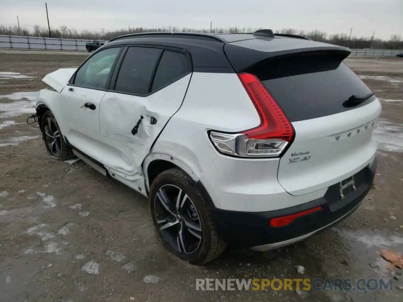 3 Photograph of a damaged car YV4162UM7M2580446 VOLVO XC40 2021