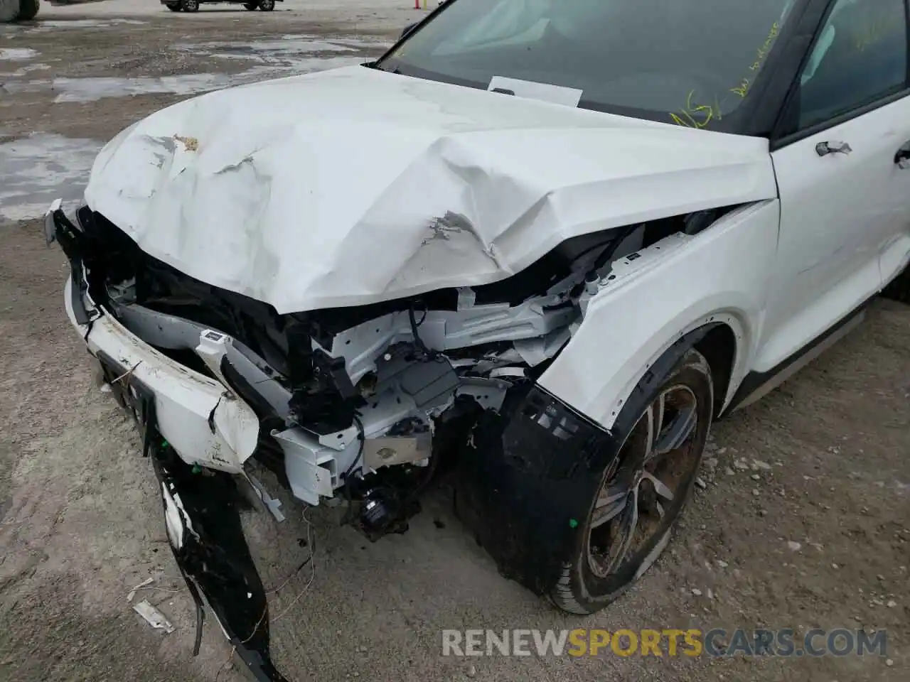 9 Photograph of a damaged car YV4162UM7M2580446 VOLVO XC40 2021