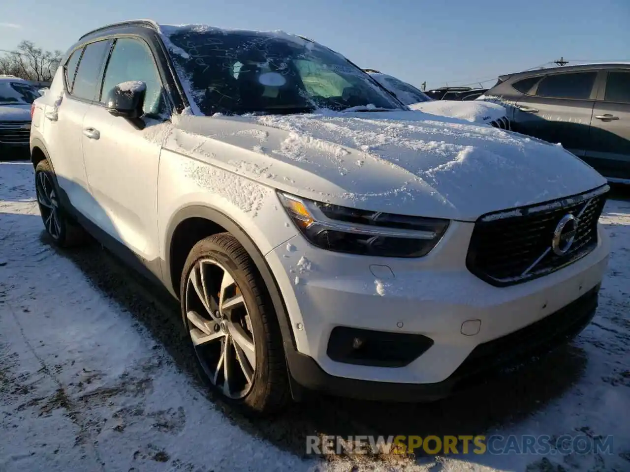 1 Photograph of a damaged car YV4162UM8M2409558 VOLVO XC40 2021