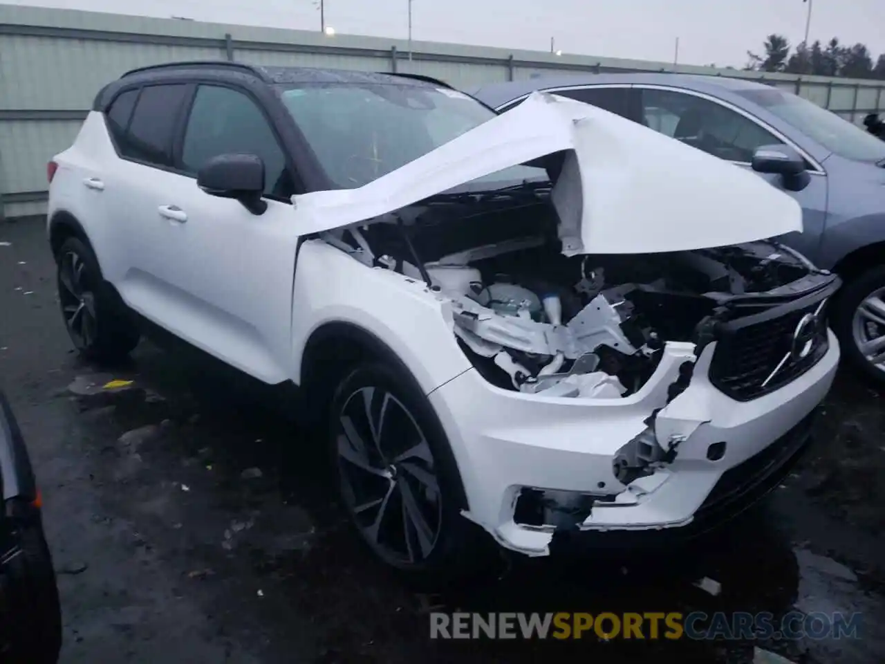 1 Photograph of a damaged car YV4162UM8M2470327 VOLVO XC40 2021