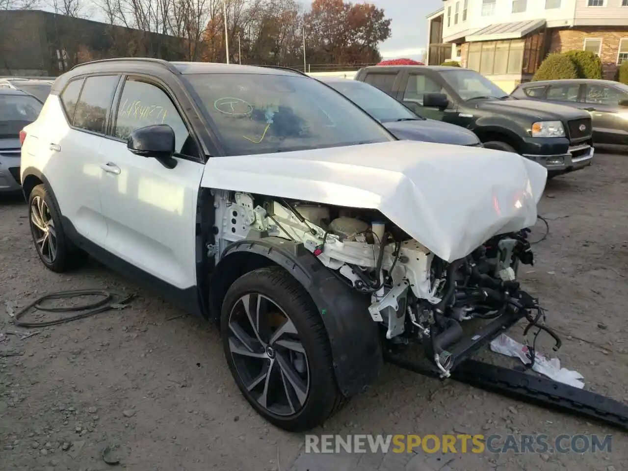 1 Photograph of a damaged car YV4162UM8M2493770 VOLVO XC40 2021