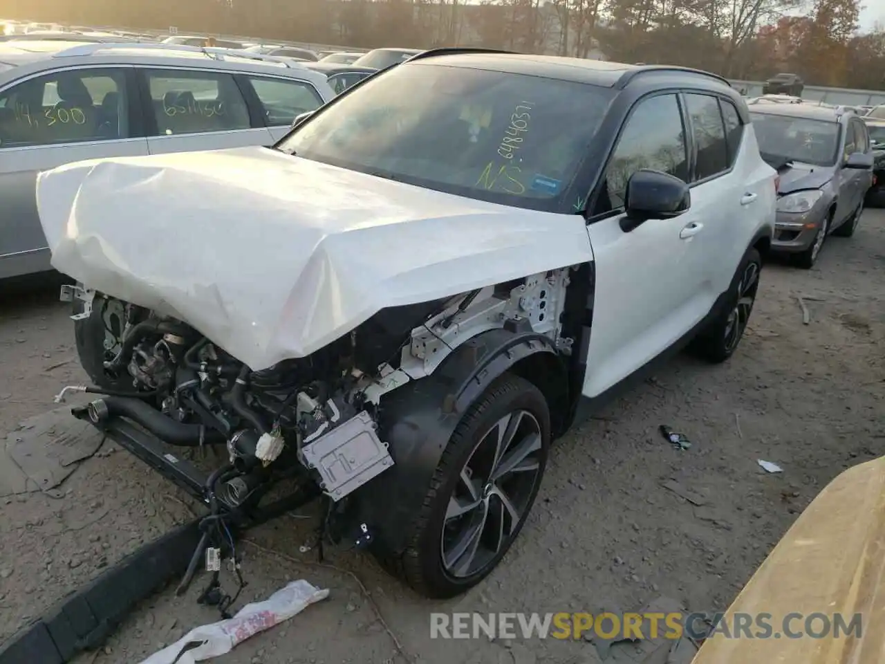 2 Photograph of a damaged car YV4162UM8M2493770 VOLVO XC40 2021