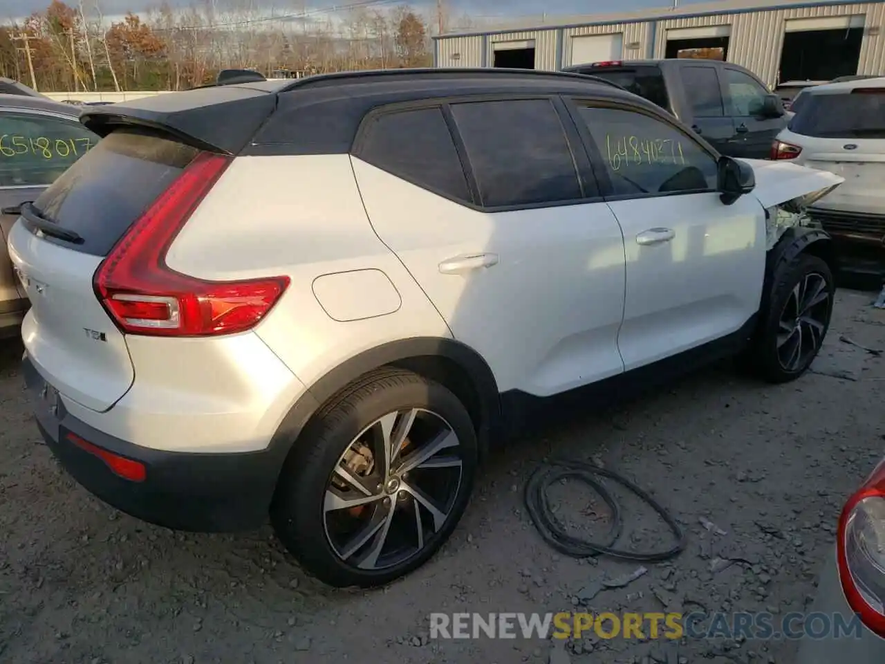 4 Photograph of a damaged car YV4162UM8M2493770 VOLVO XC40 2021