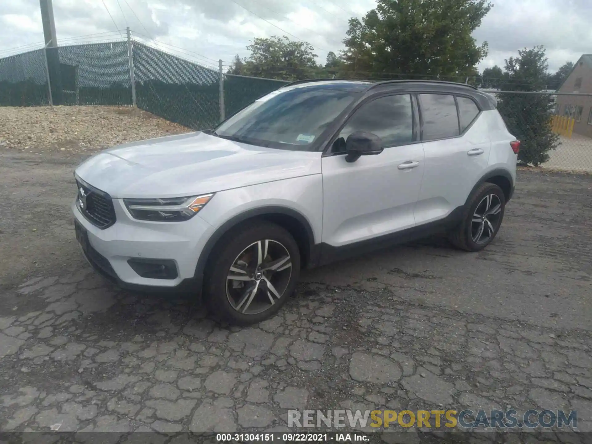 2 Photograph of a damaged car YV4162UM8M2545026 VOLVO XC40 2021