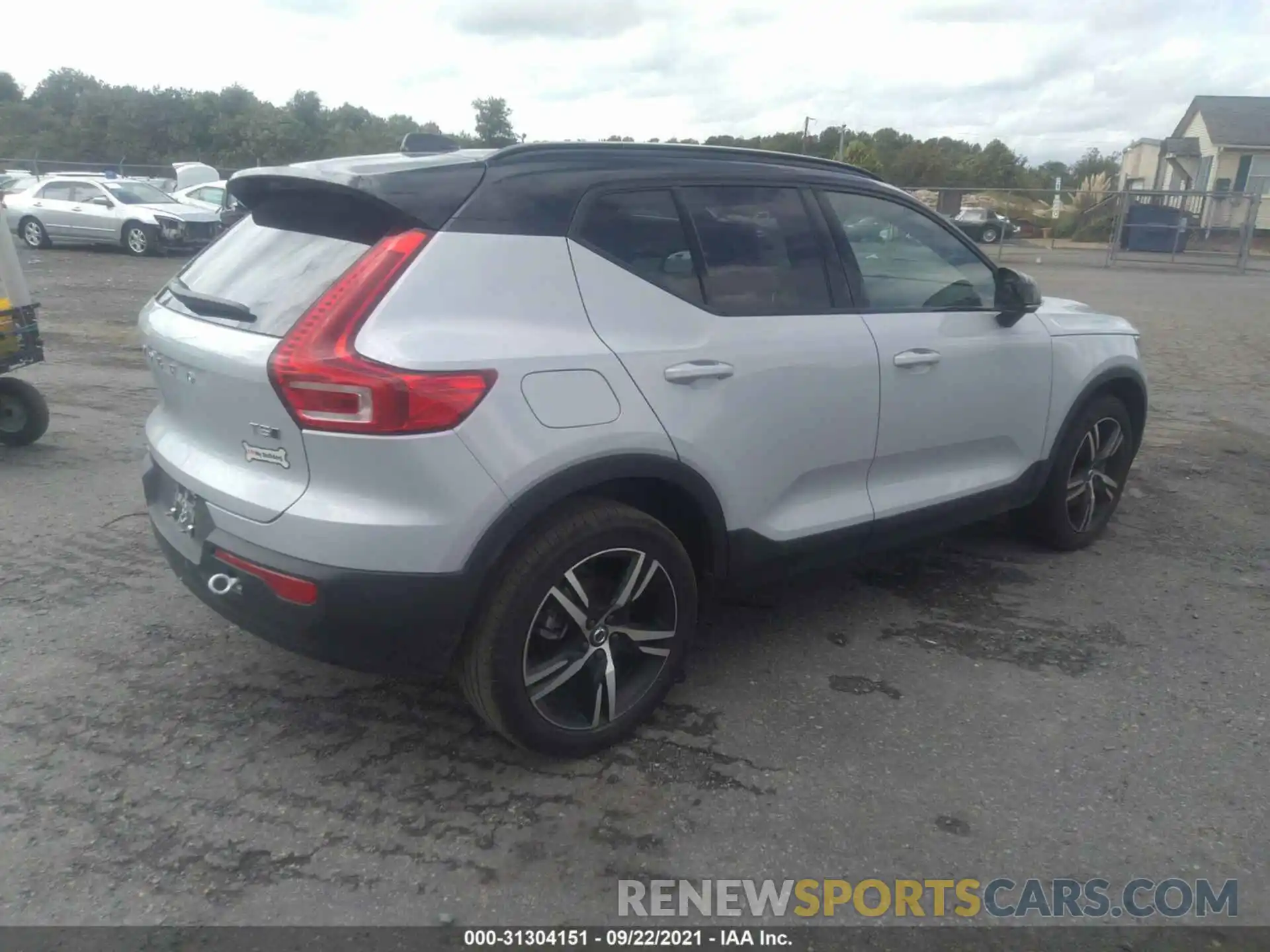 4 Photograph of a damaged car YV4162UM8M2545026 VOLVO XC40 2021