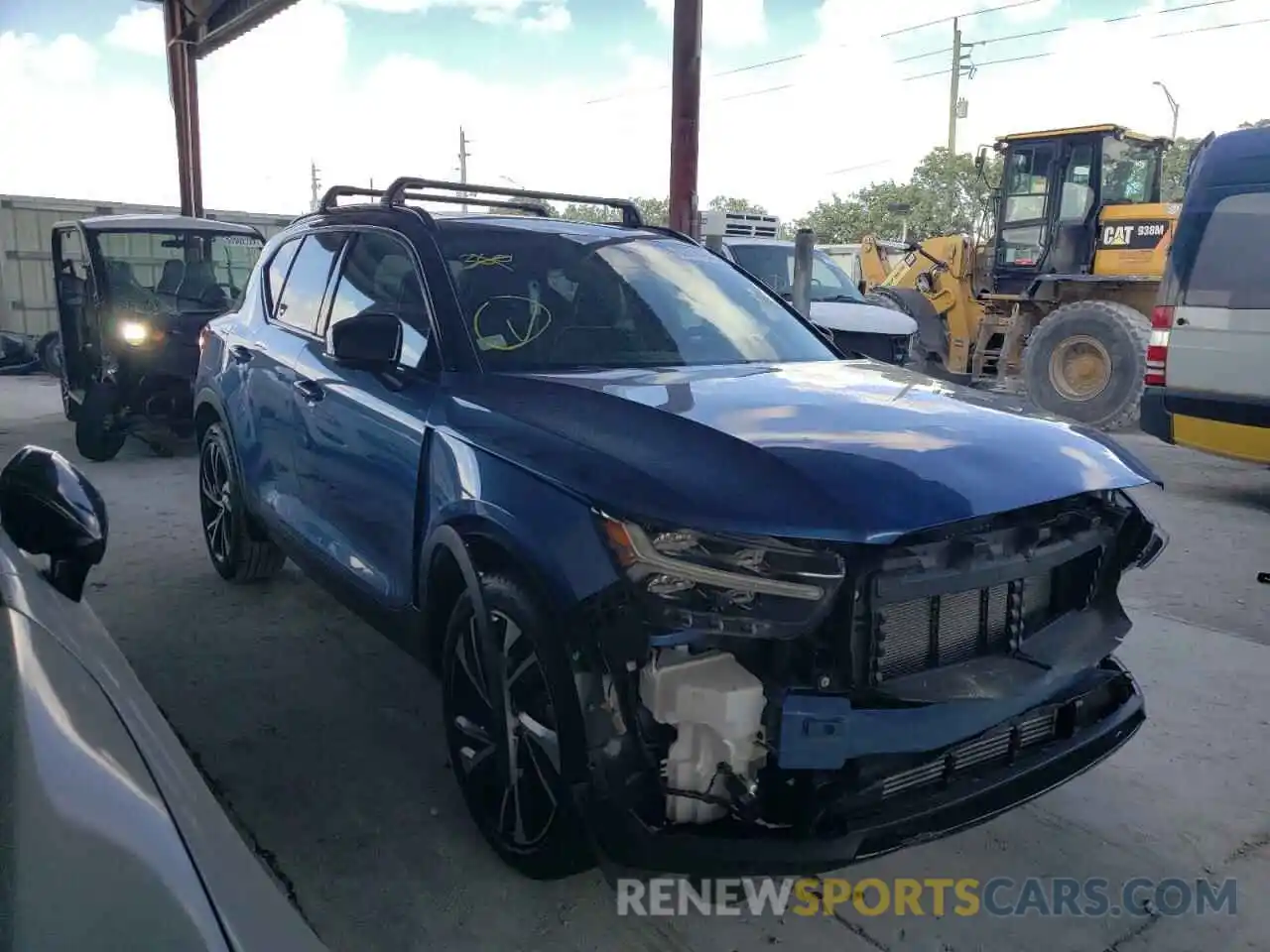 1 Photograph of a damaged car YV4162UM8M2611574 VOLVO XC40 2021