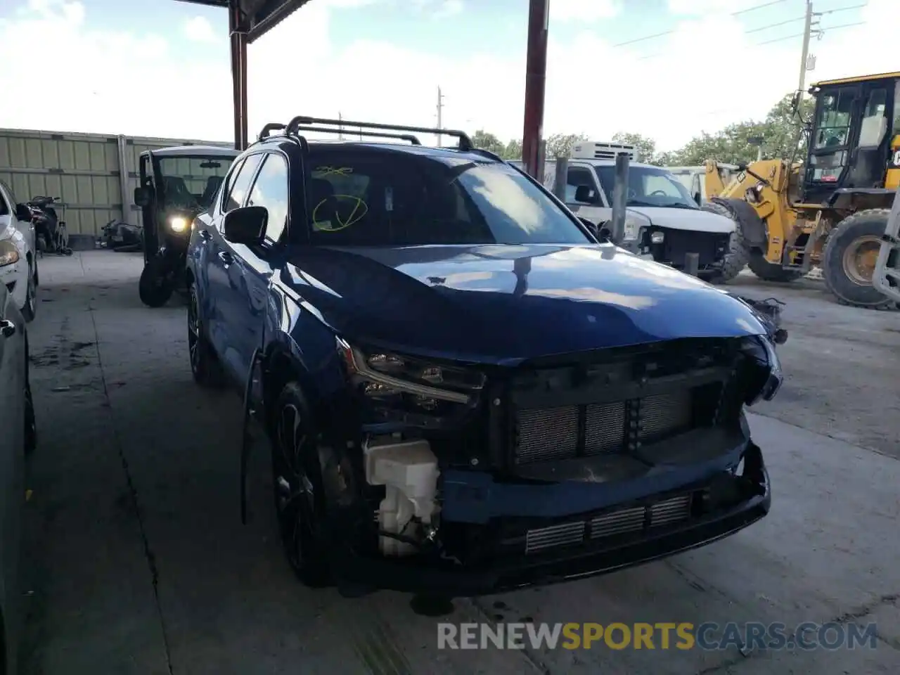 9 Photograph of a damaged car YV4162UM8M2611574 VOLVO XC40 2021