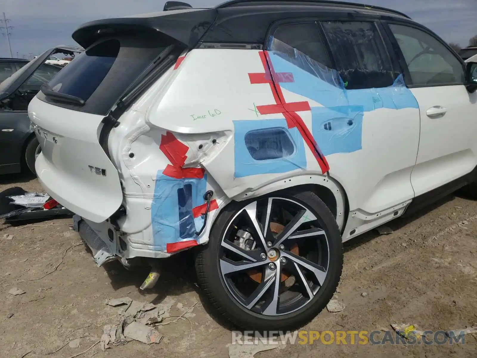 9 Photograph of a damaged car YV4162UM9M2425851 VOLVO XC40 2021