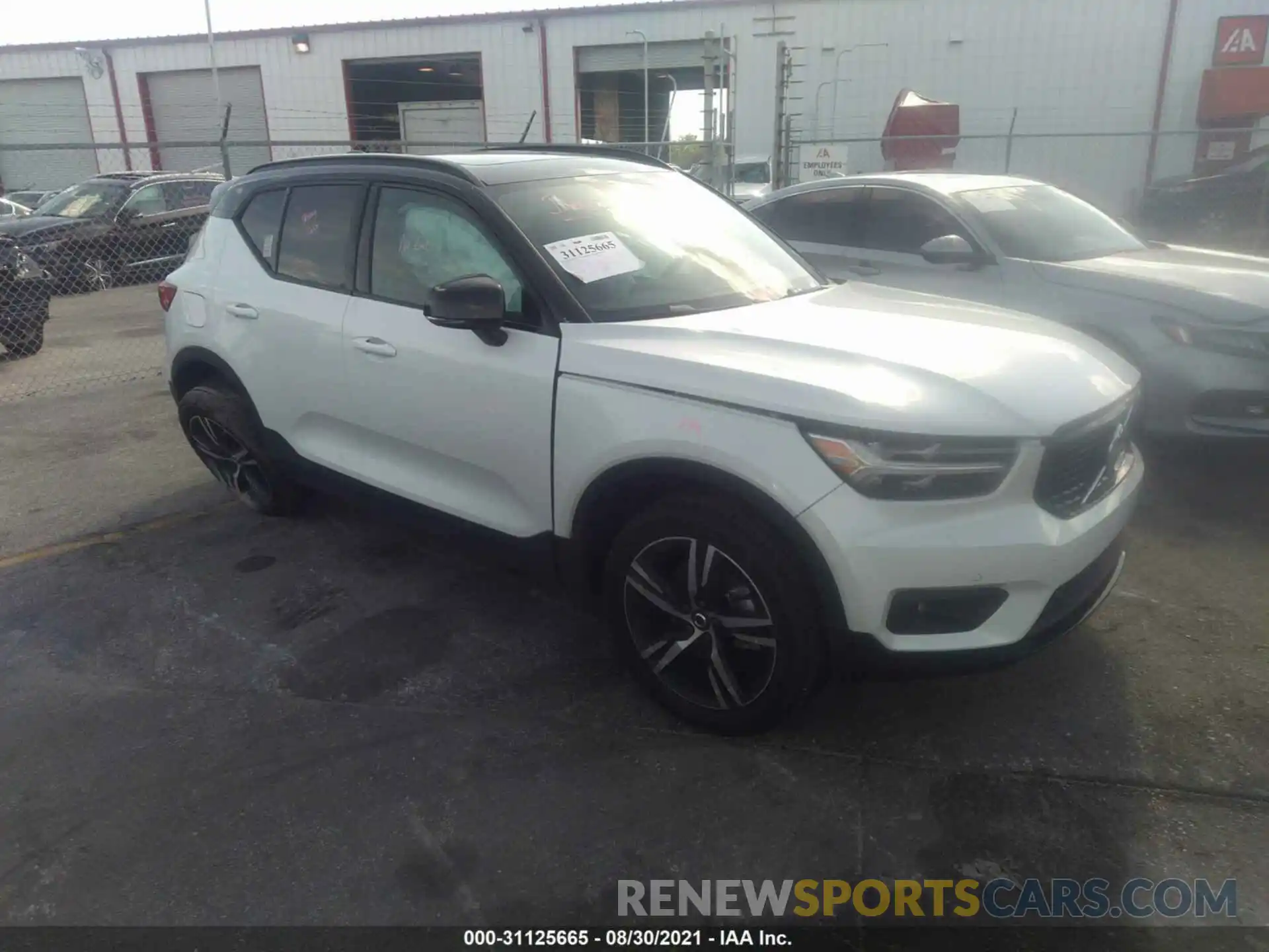 1 Photograph of a damaged car YV4162UM9M2545133 VOLVO XC40 2021