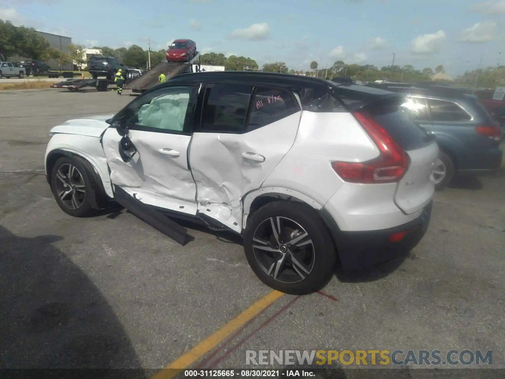 3 Photograph of a damaged car YV4162UM9M2545133 VOLVO XC40 2021