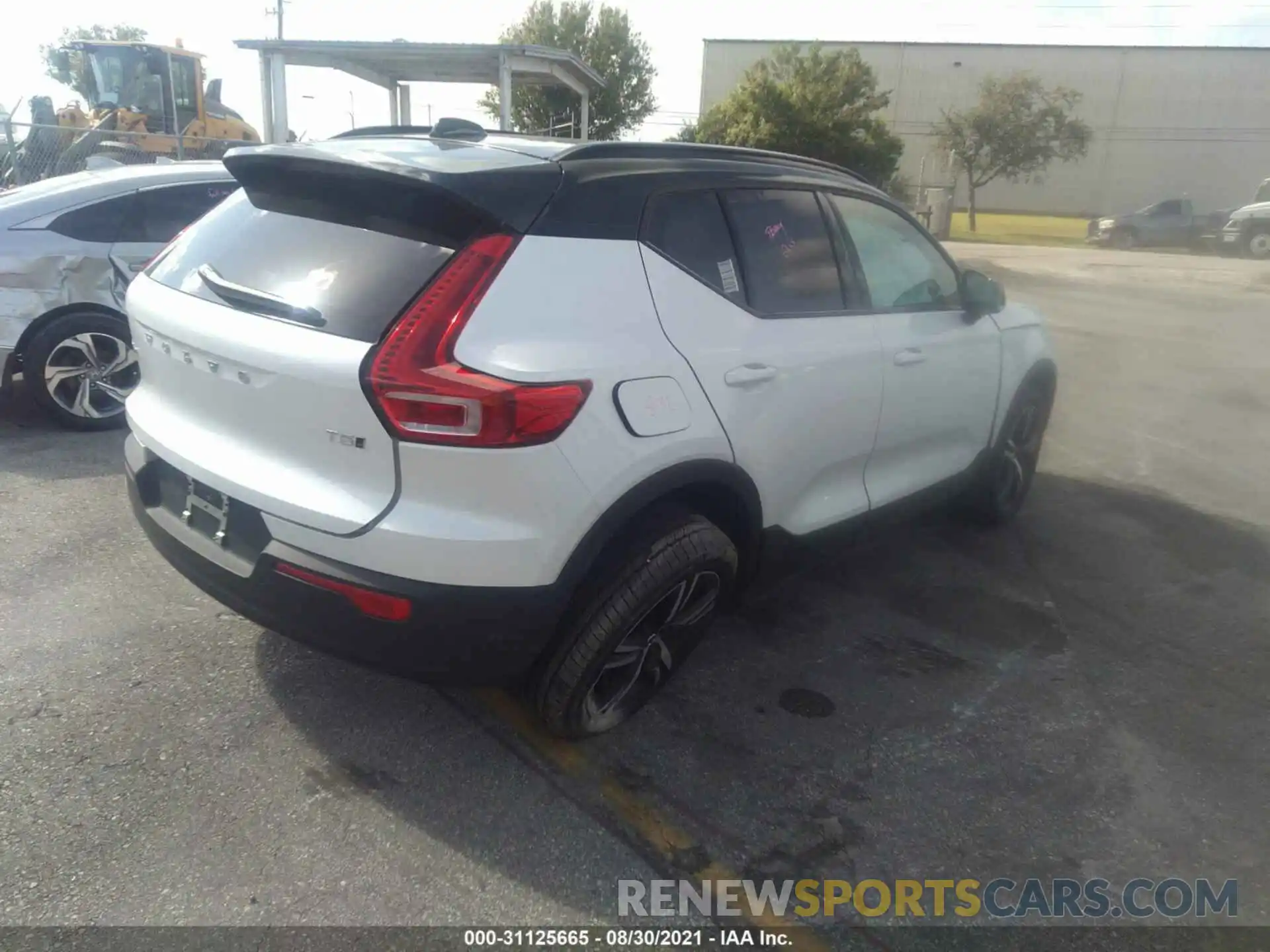 4 Photograph of a damaged car YV4162UM9M2545133 VOLVO XC40 2021