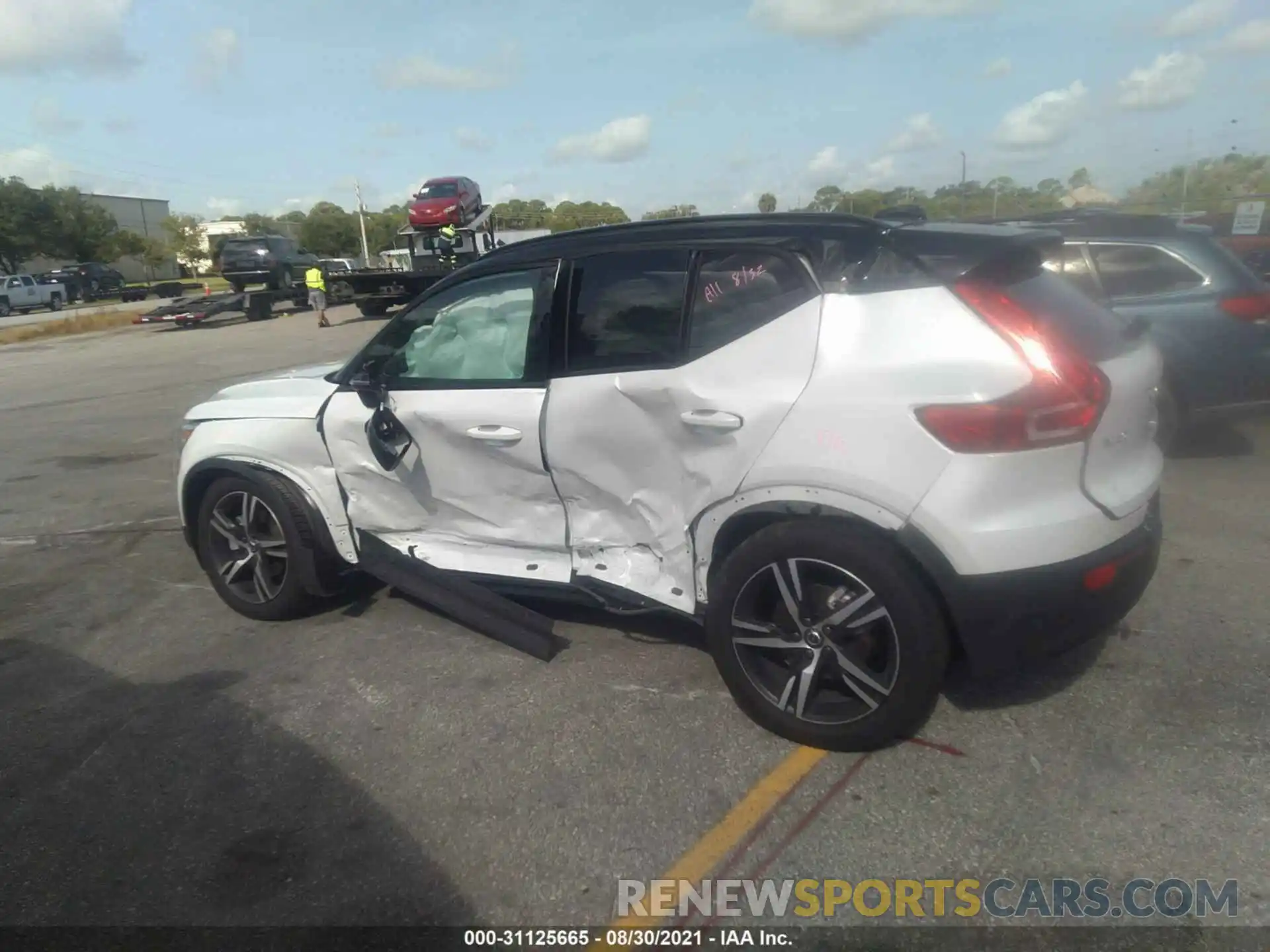 6 Photograph of a damaged car YV4162UM9M2545133 VOLVO XC40 2021