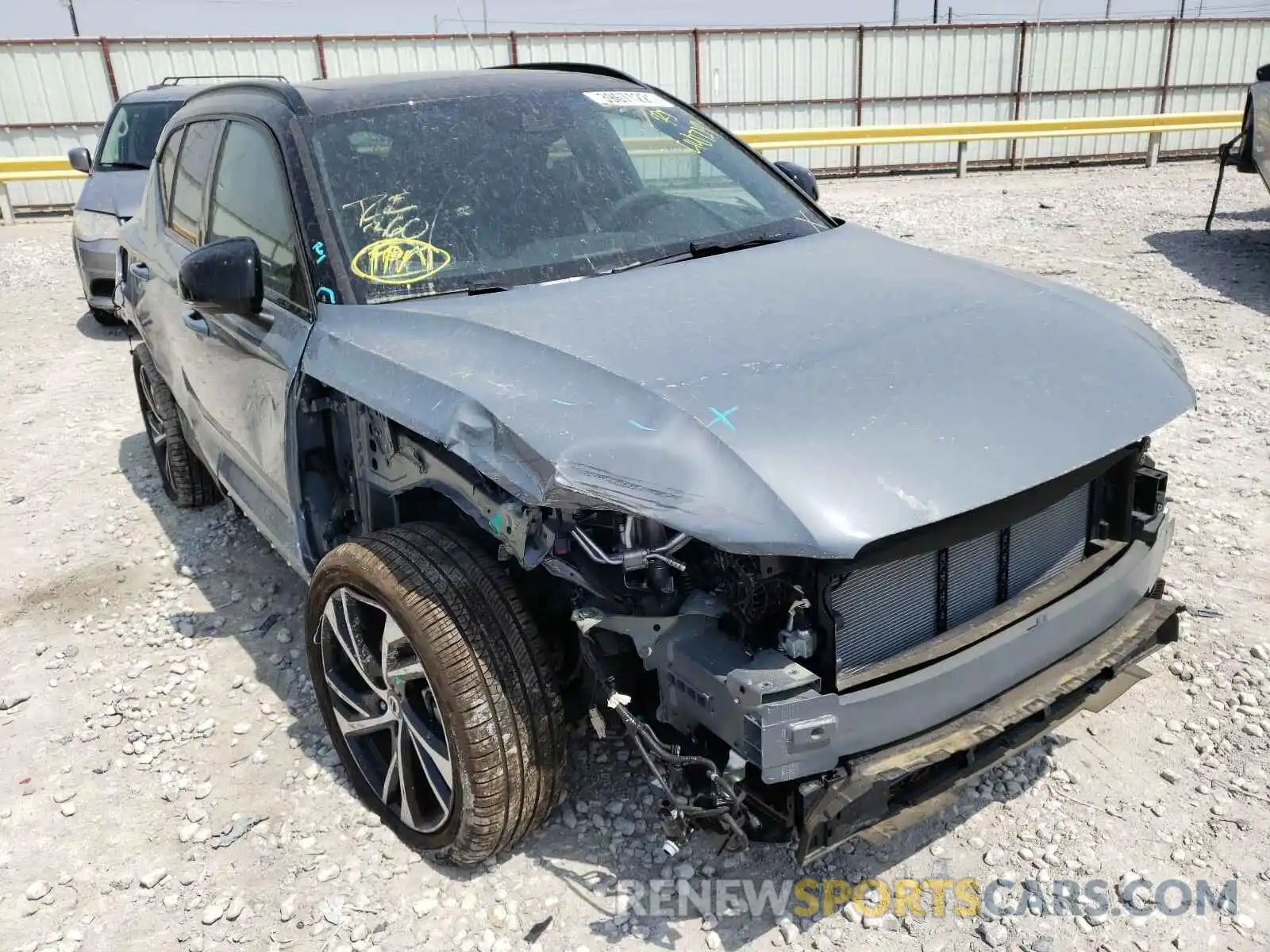 1 Photograph of a damaged car YV4162UMXM2440729 VOLVO XC40 2021