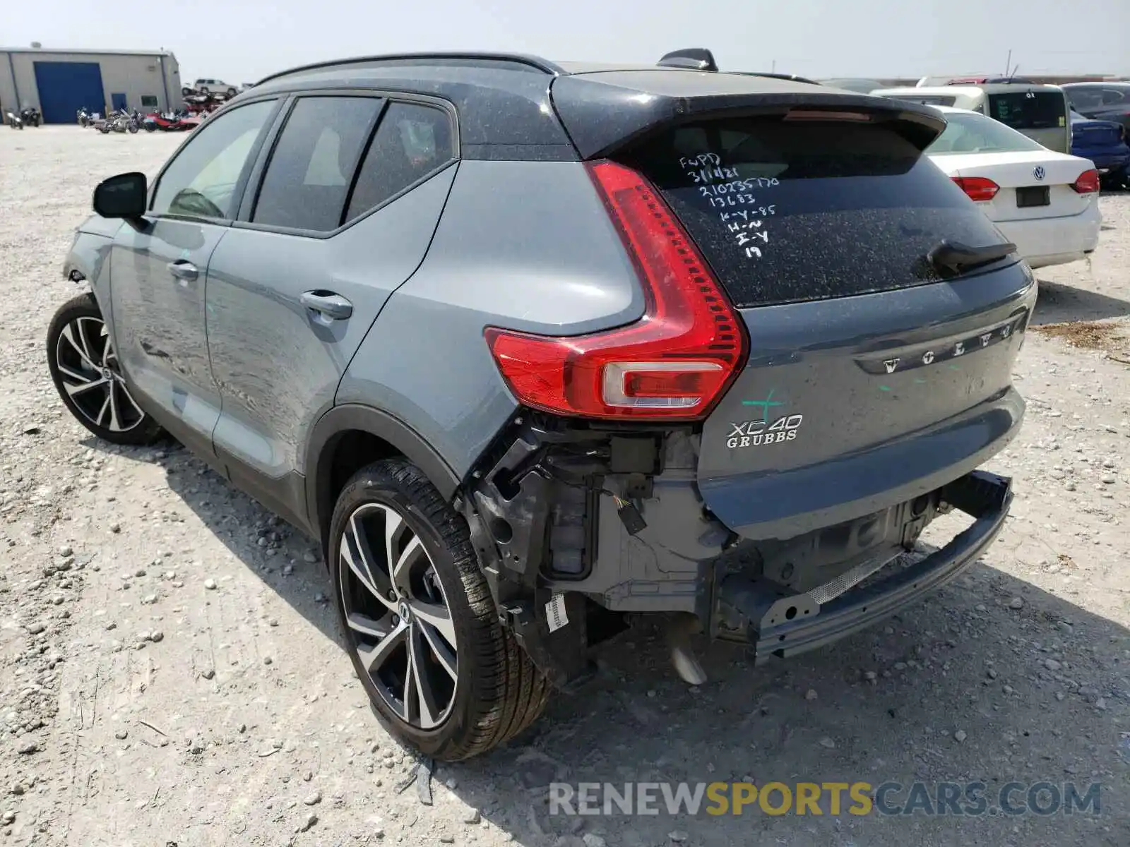 3 Photograph of a damaged car YV4162UMXM2440729 VOLVO XC40 2021