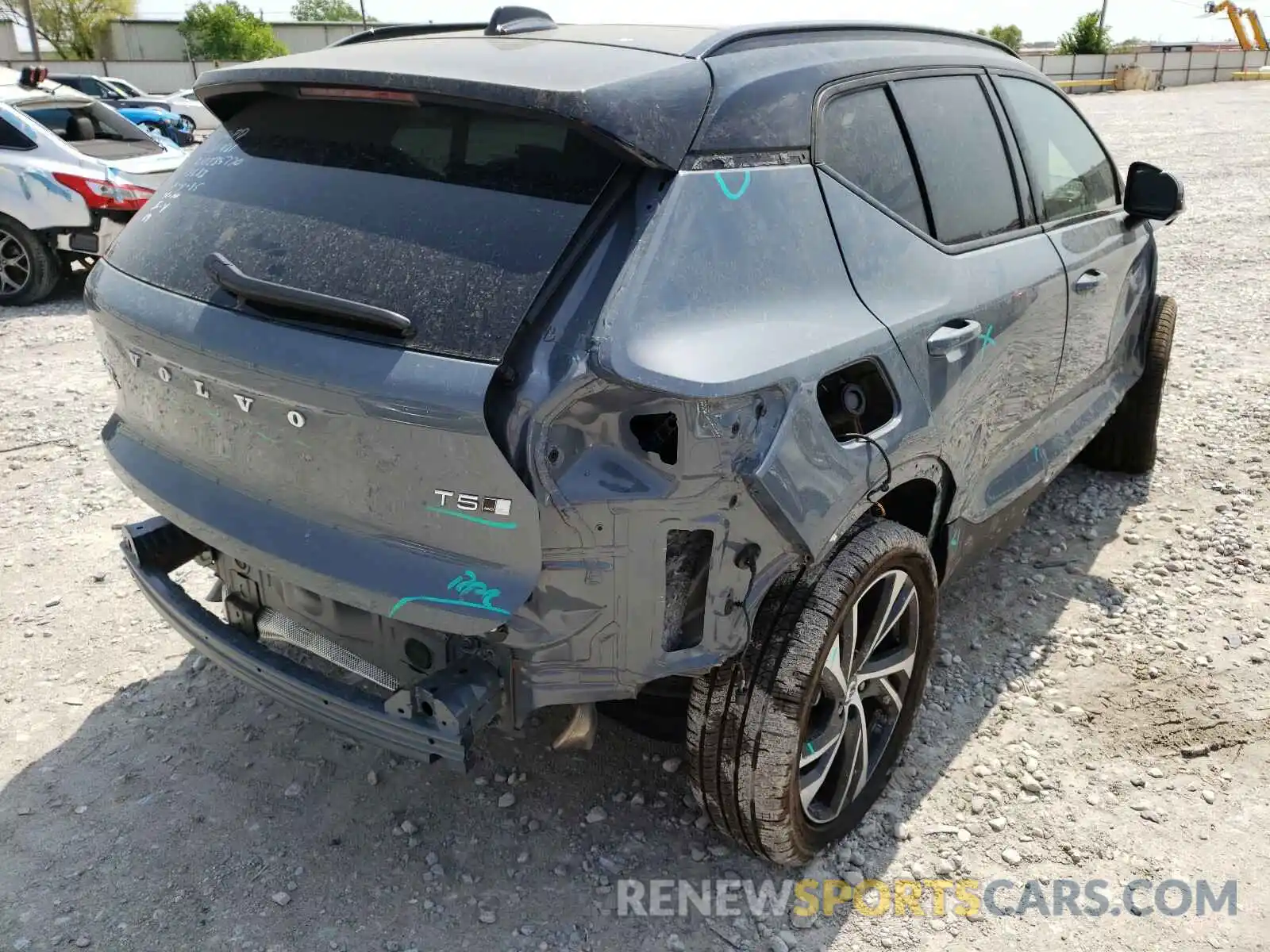 4 Photograph of a damaged car YV4162UMXM2440729 VOLVO XC40 2021