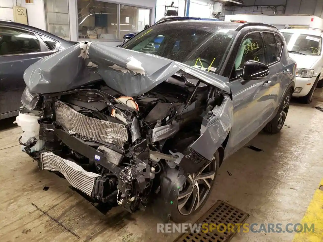 2 Photograph of a damaged car YV4162UMXM2447079 VOLVO XC40 2021