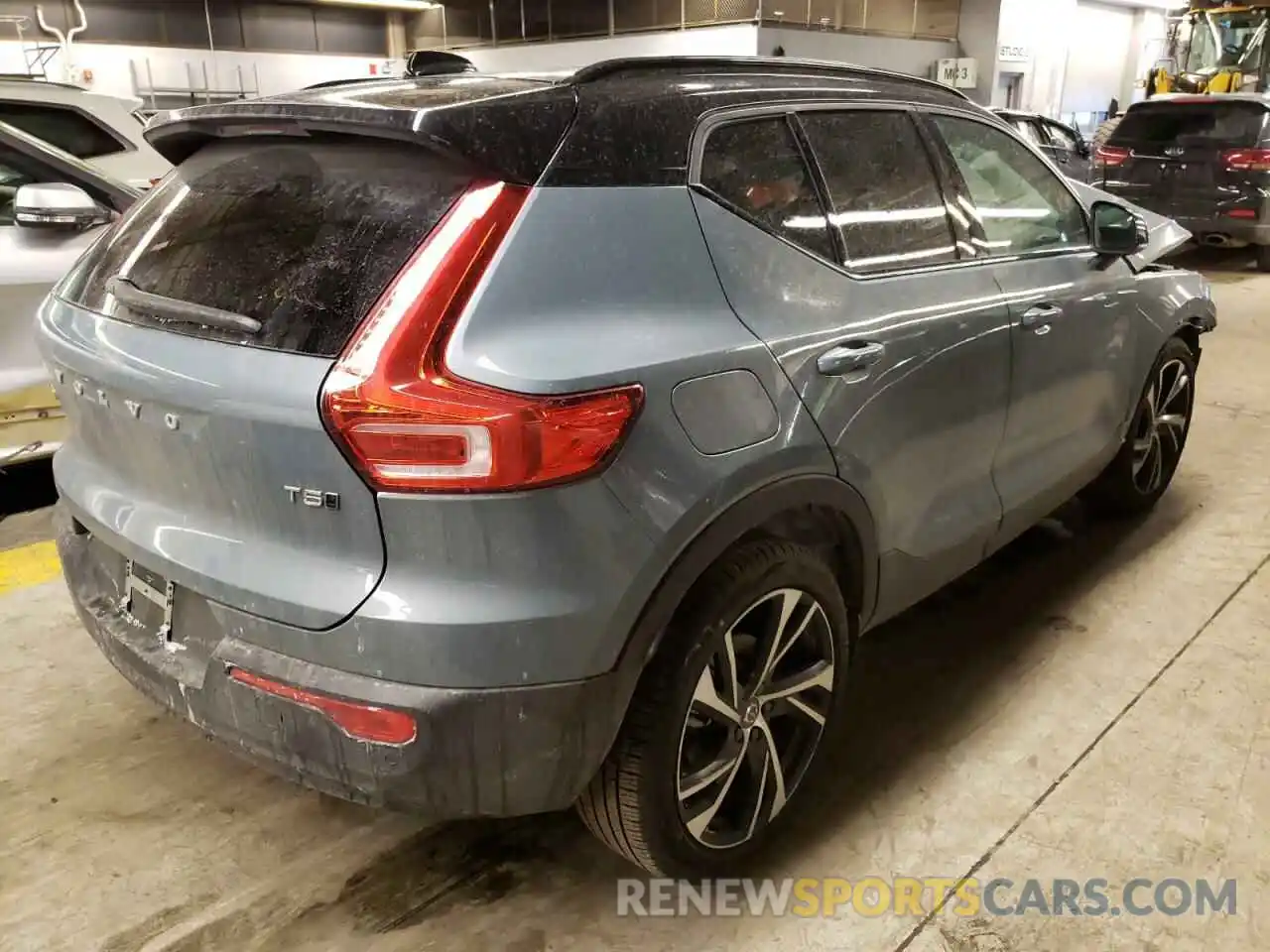 4 Photograph of a damaged car YV4162UMXM2447079 VOLVO XC40 2021