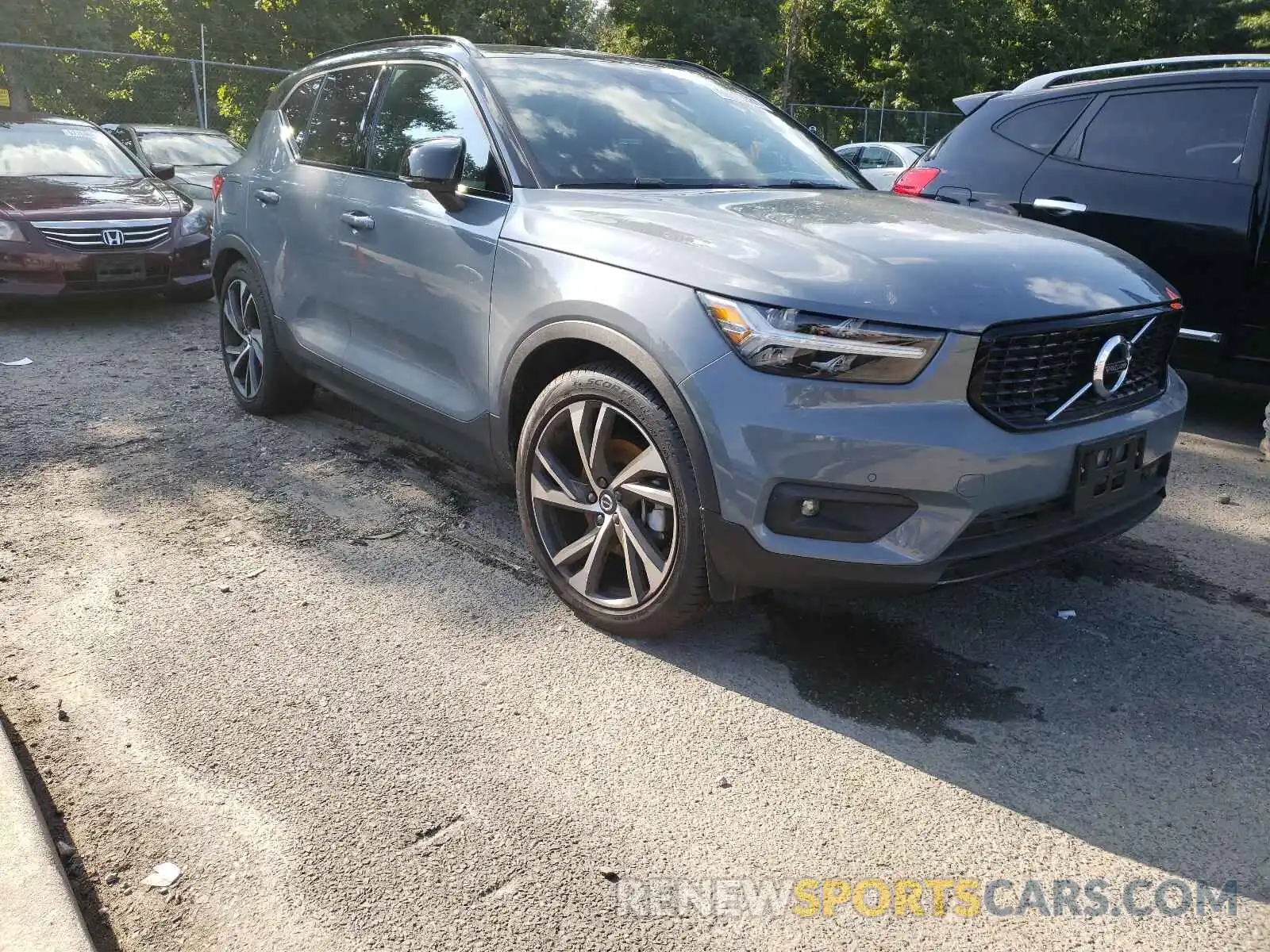 1 Photograph of a damaged car YV4162UMXM2533699 VOLVO XC40 2021