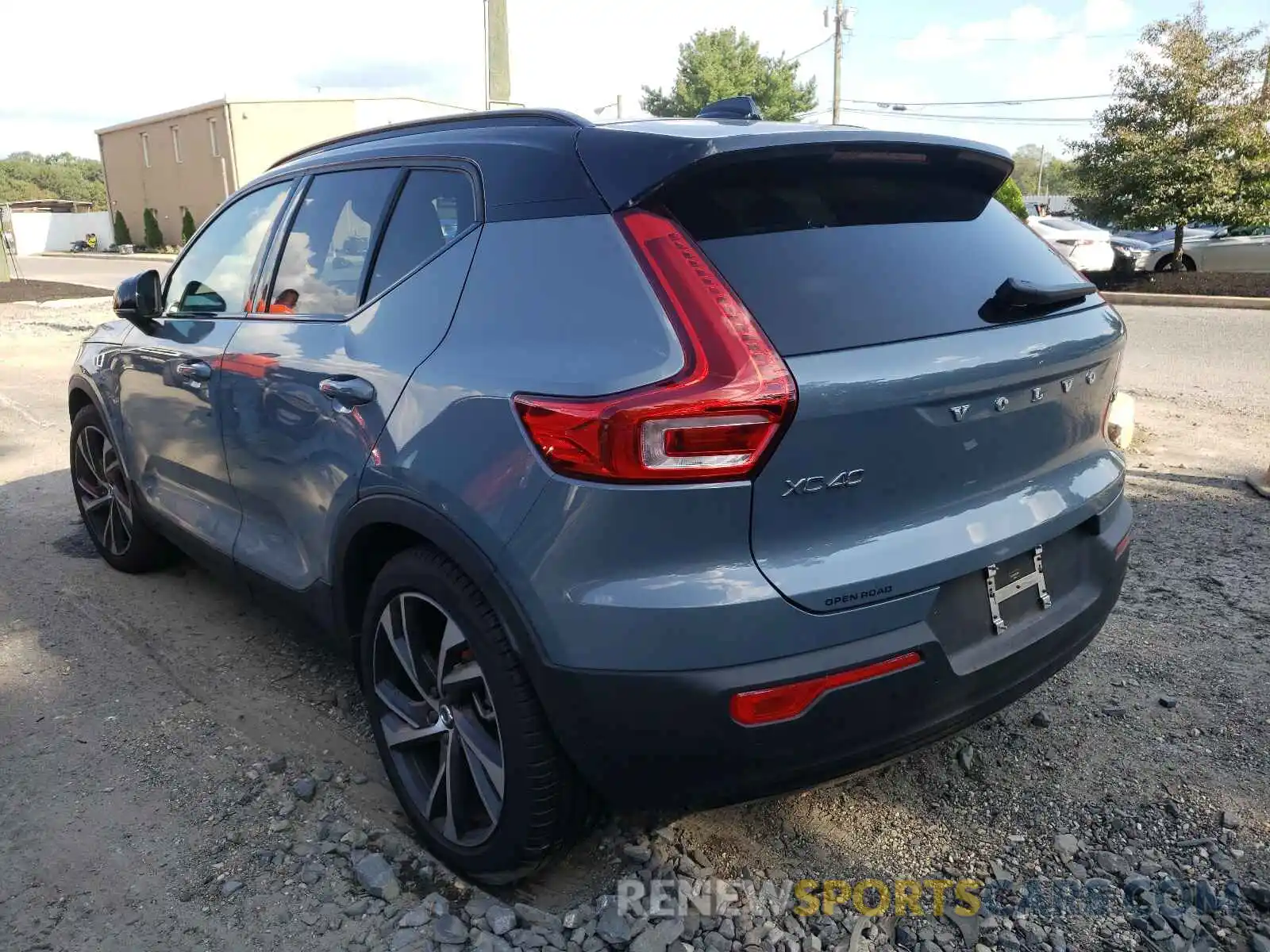 3 Photograph of a damaged car YV4162UMXM2533699 VOLVO XC40 2021