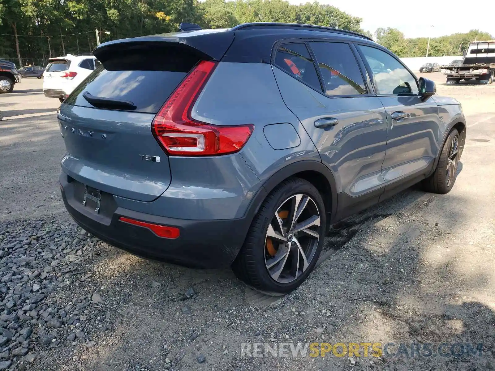 4 Photograph of a damaged car YV4162UMXM2533699 VOLVO XC40 2021