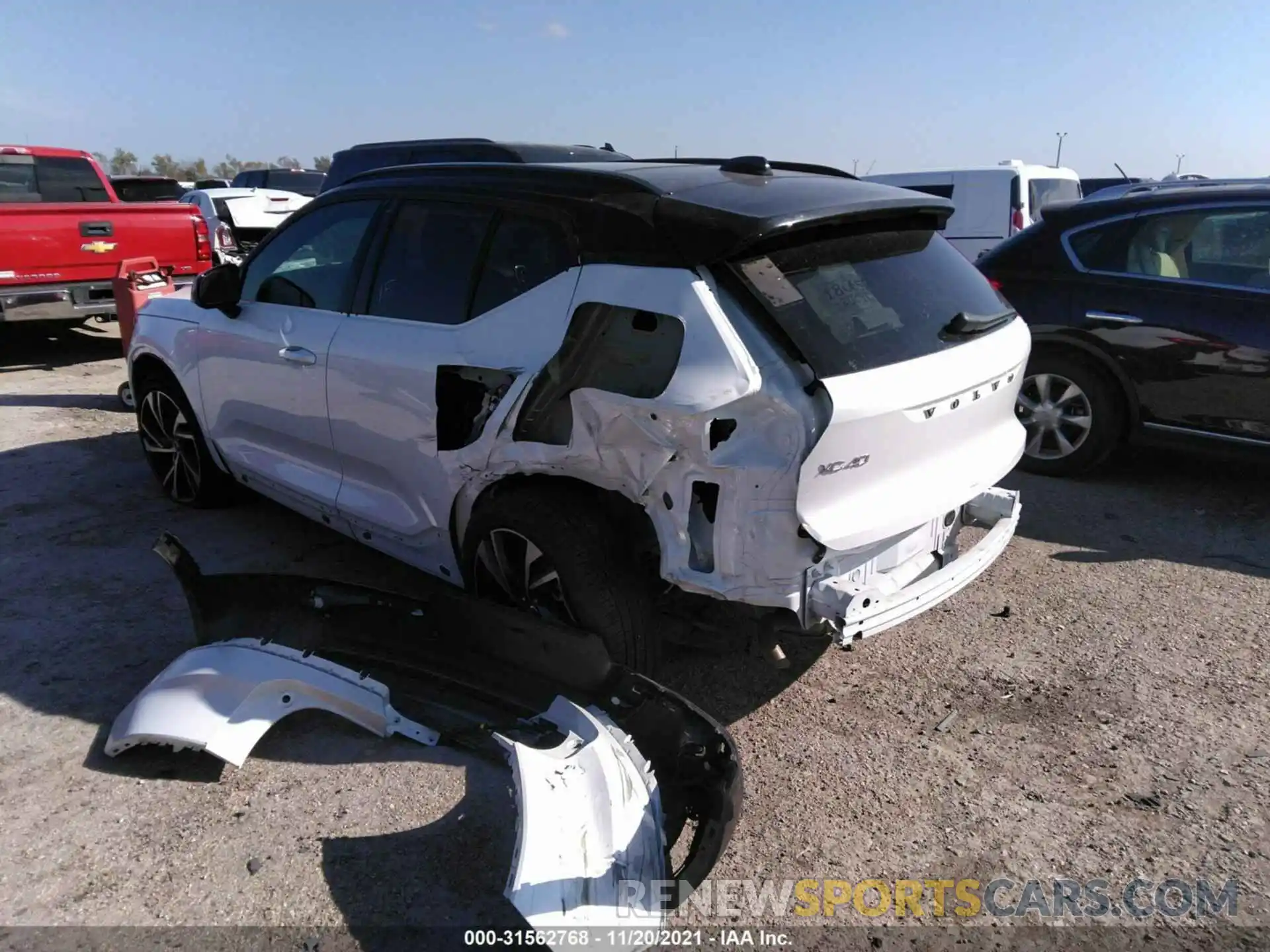 3 Photograph of a damaged car YV4162UMXM2547571 VOLVO XC40 2021