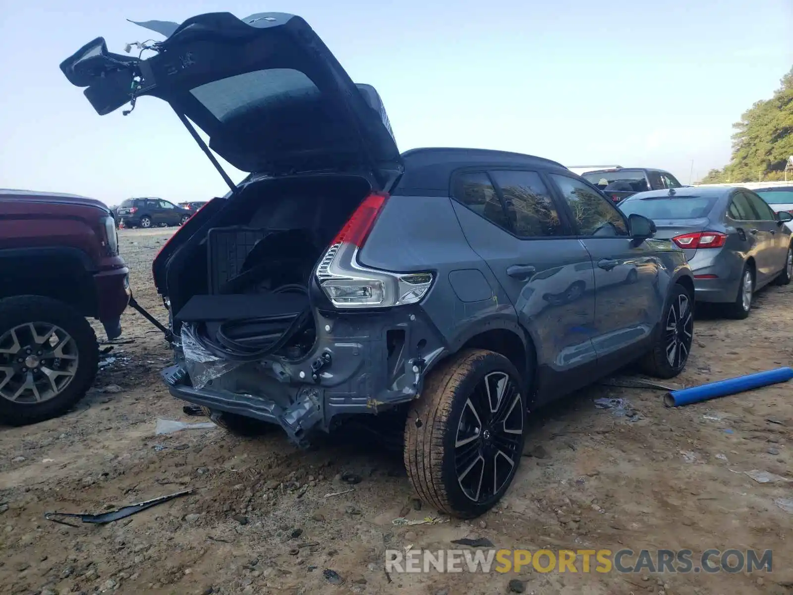 4 Photograph of a damaged car YV4162UMXM2614573 VOLVO XC40 2021