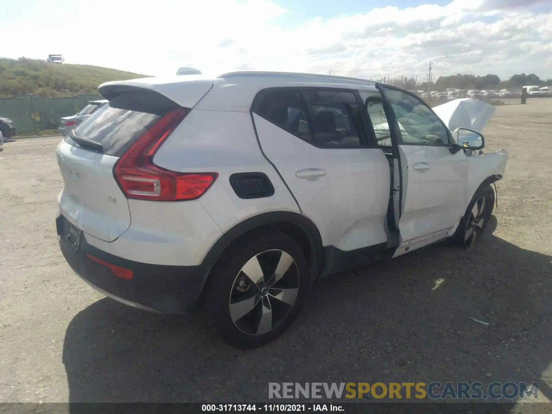 4 Photograph of a damaged car YV4AC2HK6M2459103 VOLVO XC40 2021