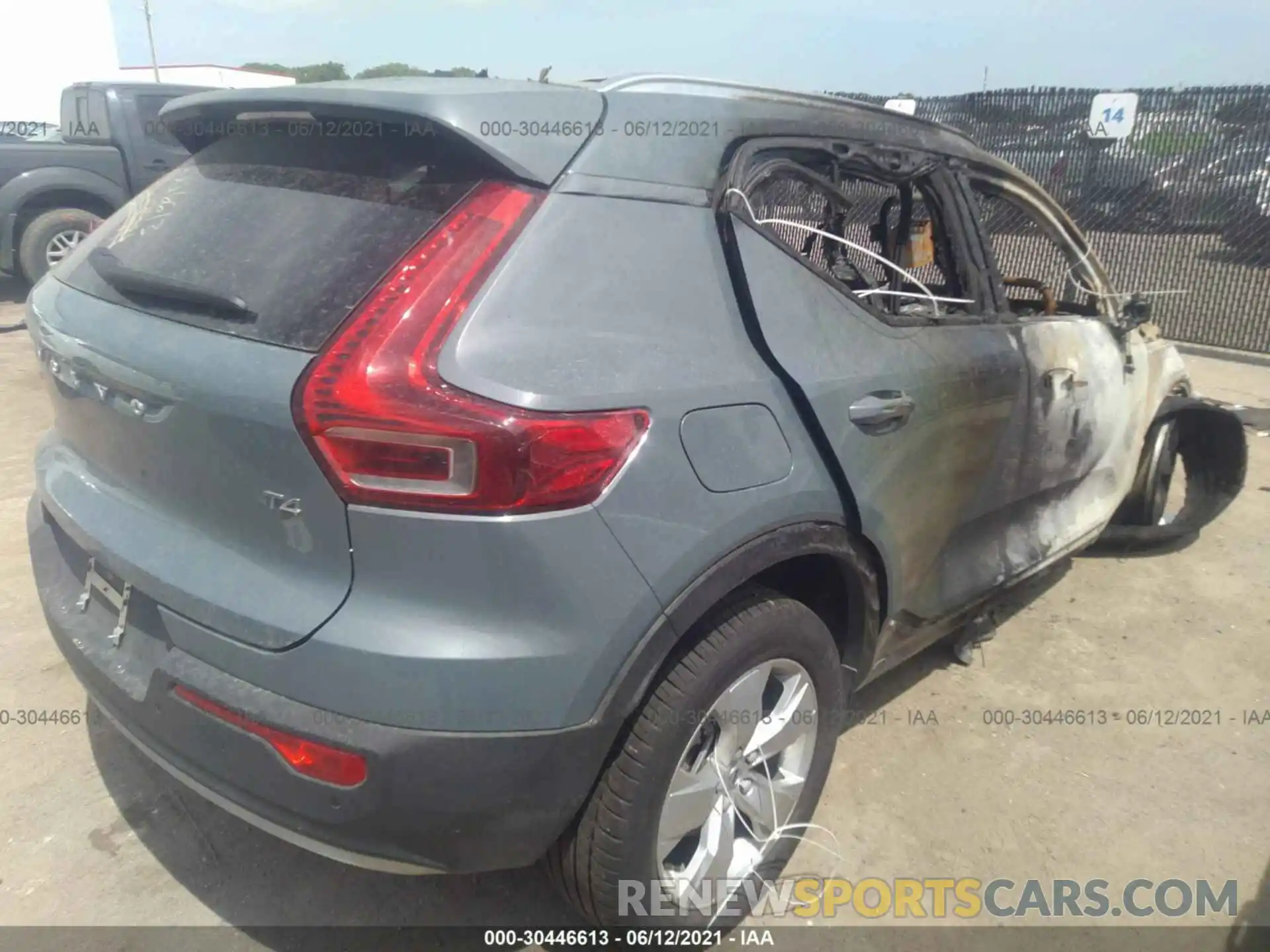 4 Photograph of a damaged car YV4AC2HK7M2469932 VOLVO XC40 2021